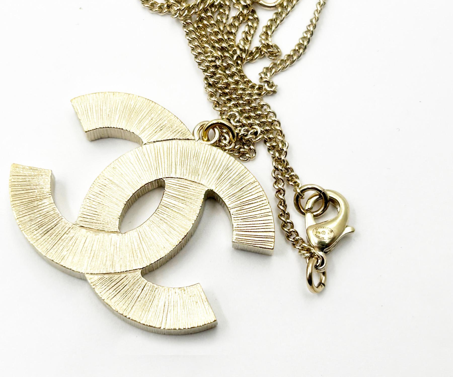 Chanel White CC Plaid Gold Frame Necklace  For Sale 1