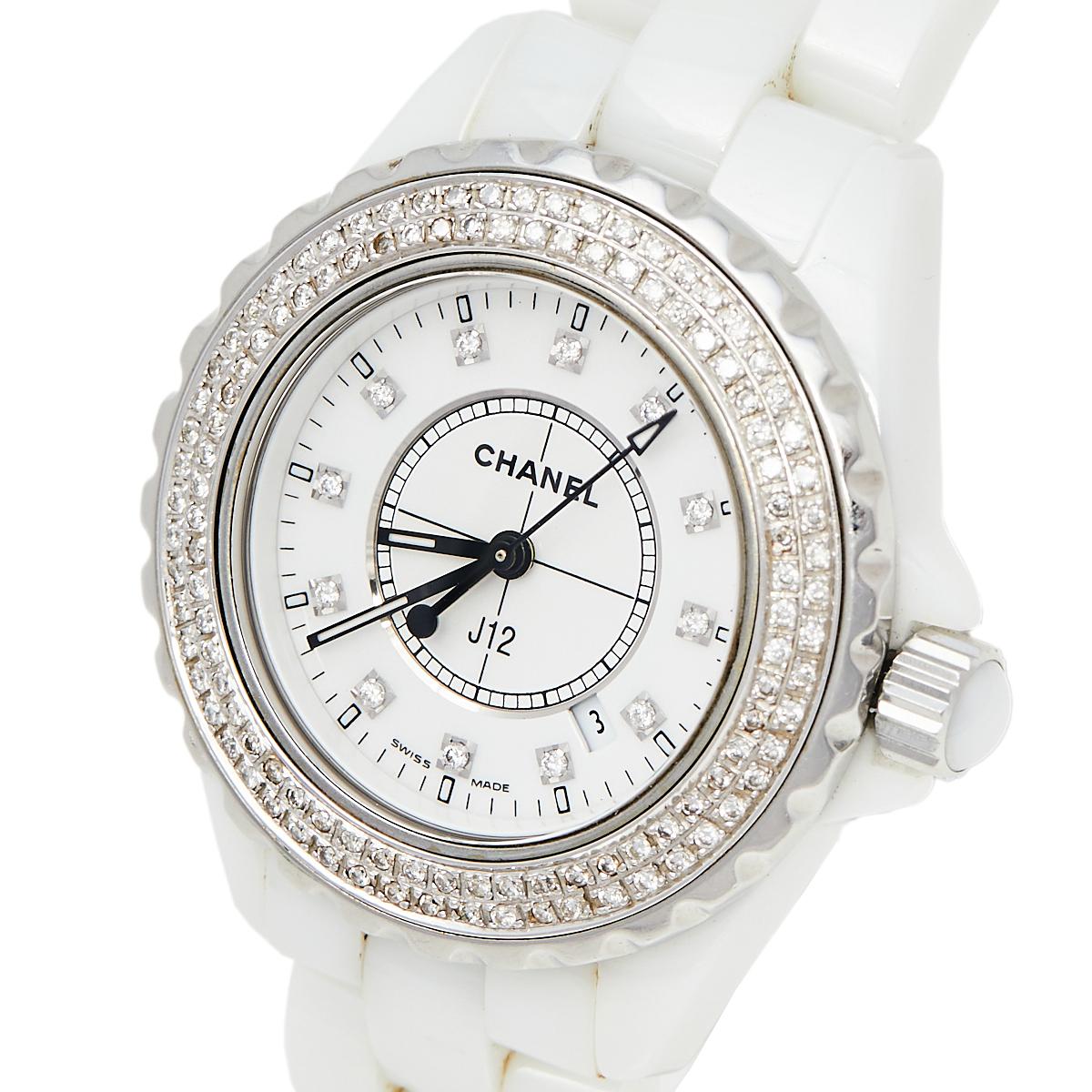 Flaunt this gorgeous timepiece by Chanel on your wrist and capture everyone's admiring glances. This wristwatch is made from stainless steel and ceramic. It has a diamond-embellished bezel and on the white dial, there are diamond hour markers and a