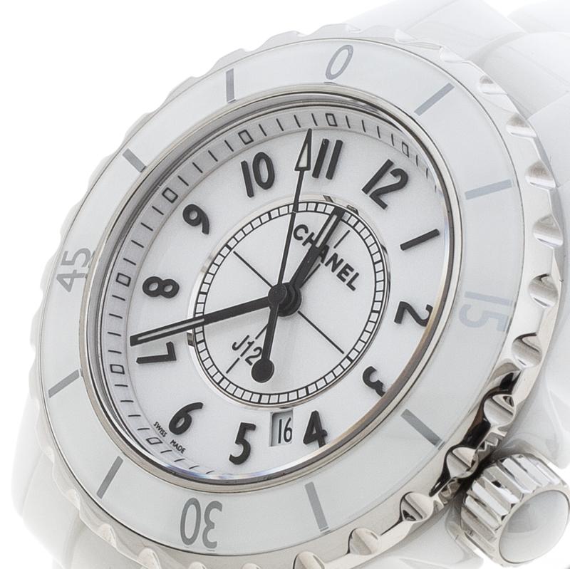 Flaunt this gorgeous timepiece by Chanel on your wrist and capture everyone's admiring glances. This wristwatch is made from ceramic and stainless steel. It has a uni-directional rotating bezel as well as a date window, luminous hands and Arabic