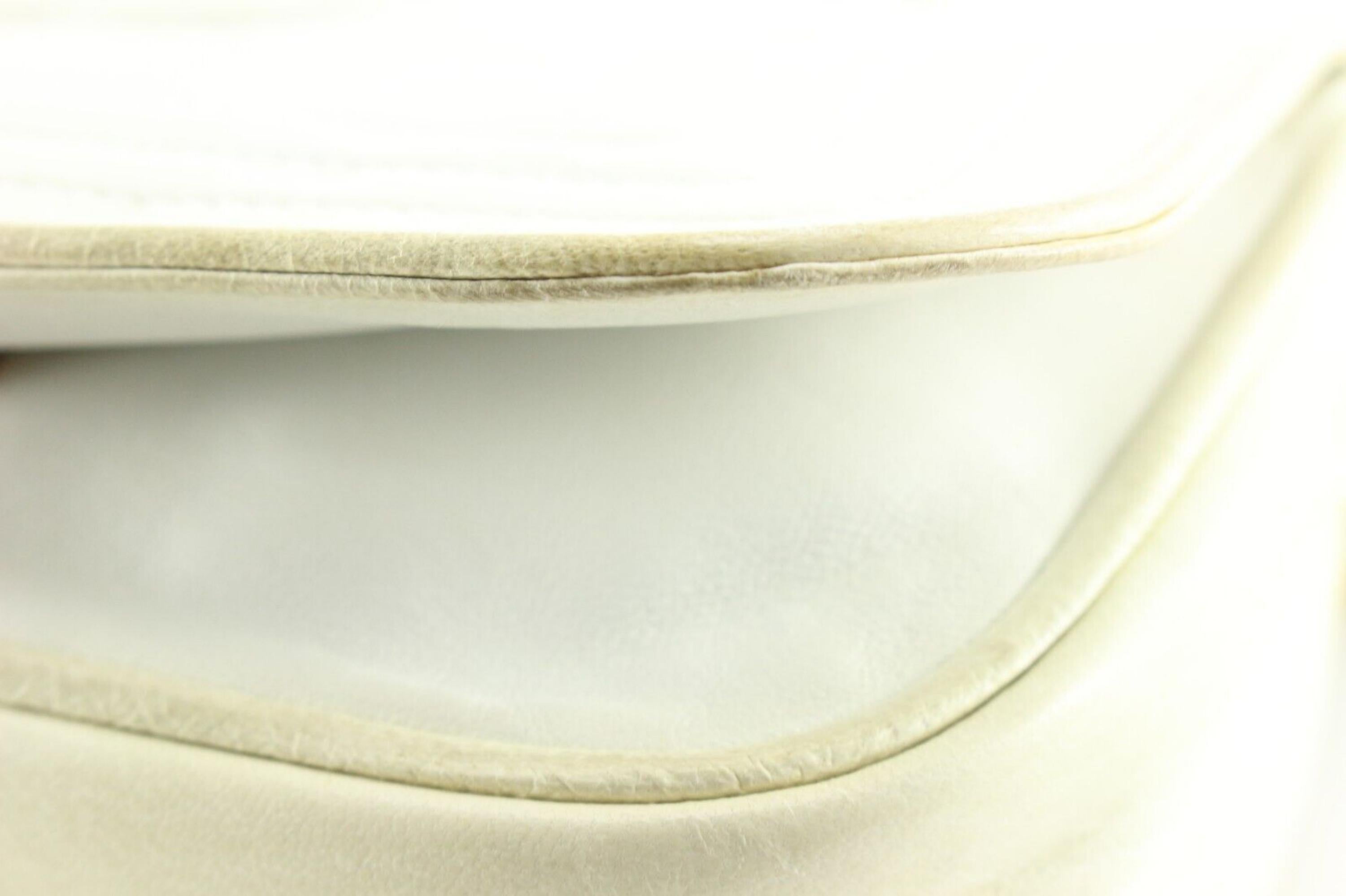 Chanel White Chanel Round Diana Flap GHW Chain Crossbody 3CH424C In Fair Condition For Sale In Dix hills, NY