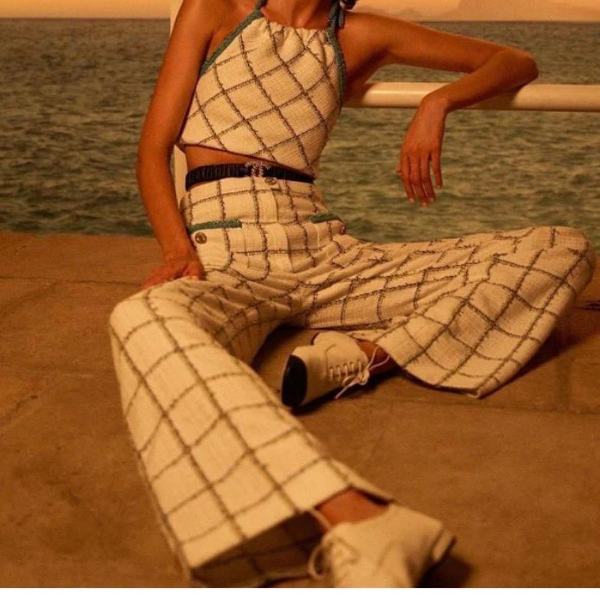 Chanel Weiße karierte Tweed-Patch-Taschenhose mit weitem Bein aus Patch-Tasche Cruise 2021 6