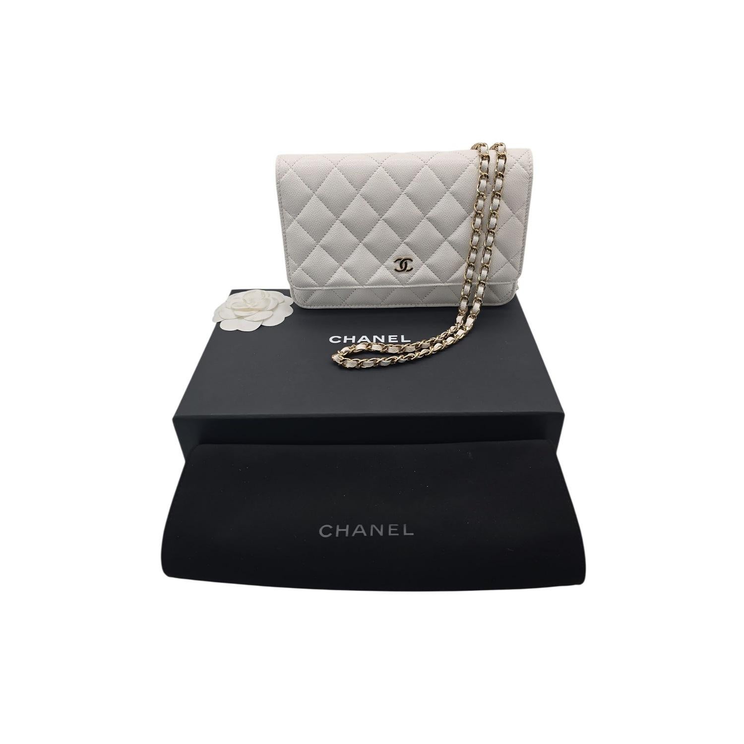 Chanel Portafoglio classico bianco in caviale con catena WOC in vendita 7