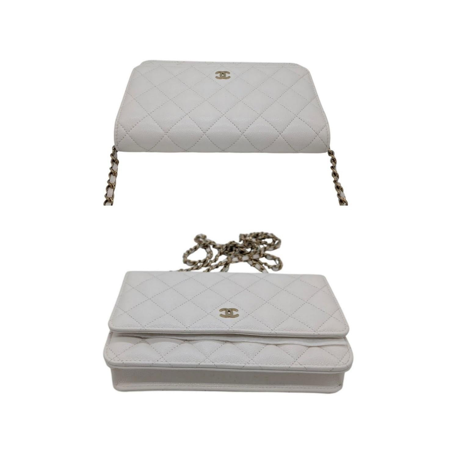 Chanel Portafoglio classico bianco in caviale con catena WOC in vendita 2