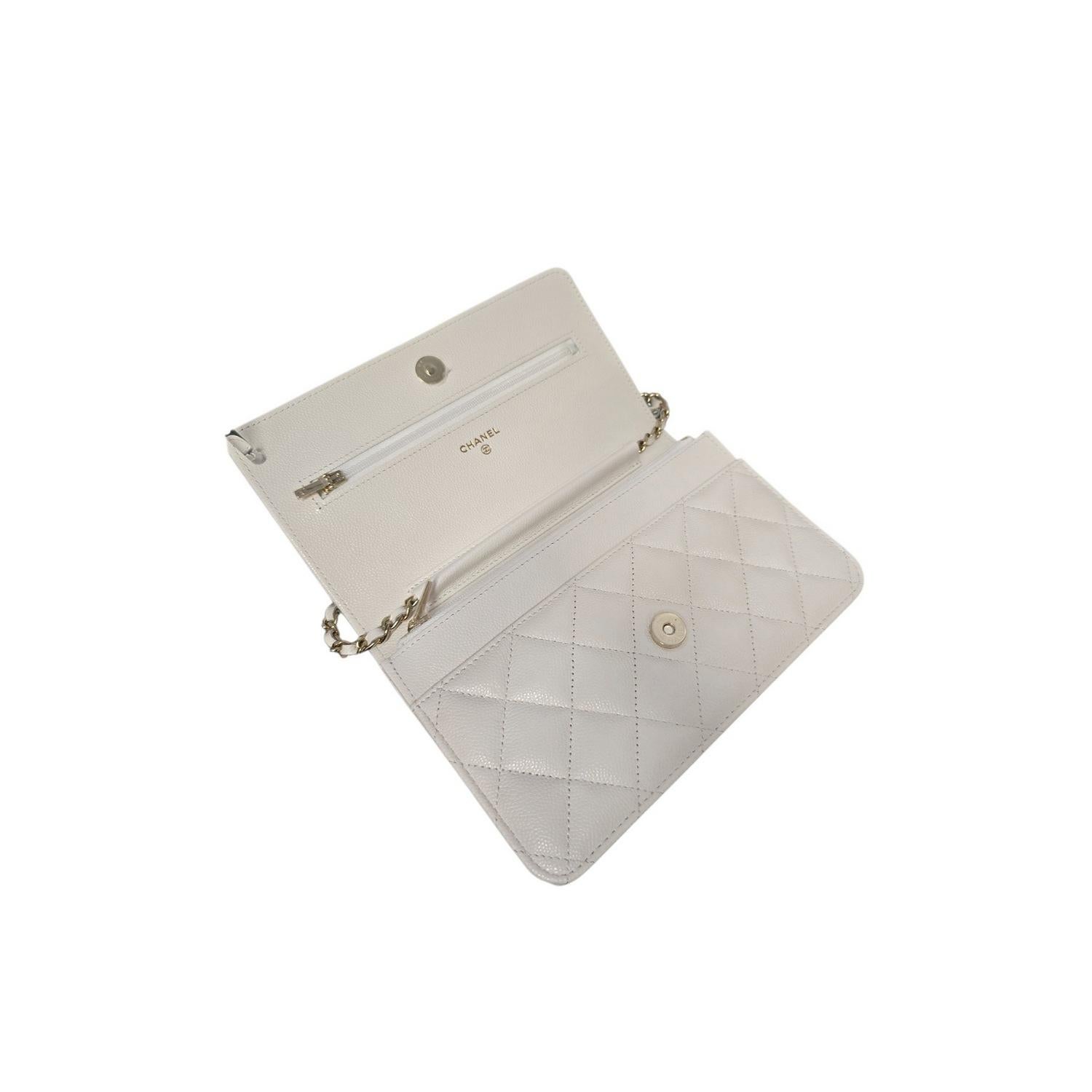 Chanel Portafoglio classico bianco in caviale con catena WOC in vendita 3