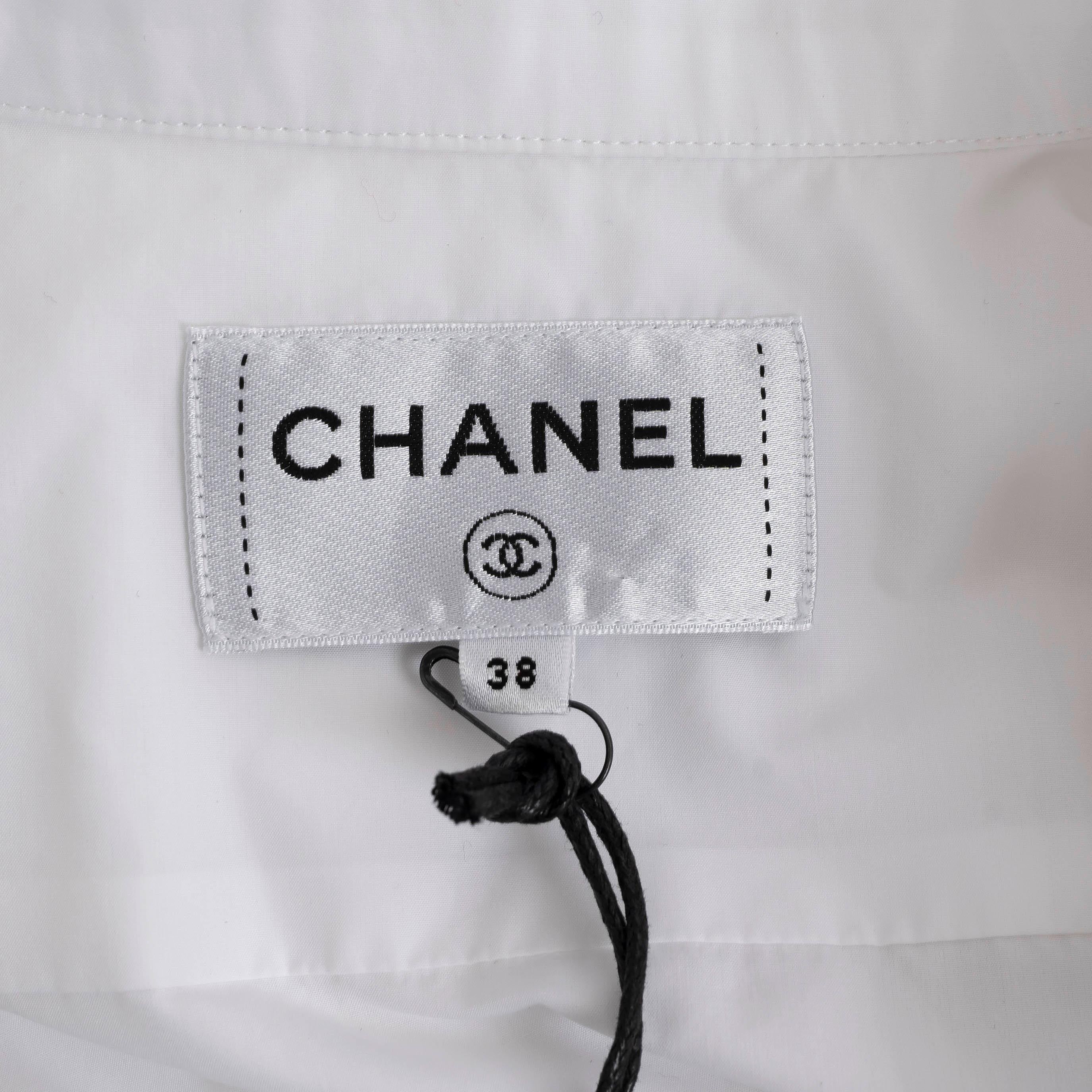 CHANEL white cotton 19C LA PAUSA POPLIN Button-Up Shirt 38 S For Sale 3