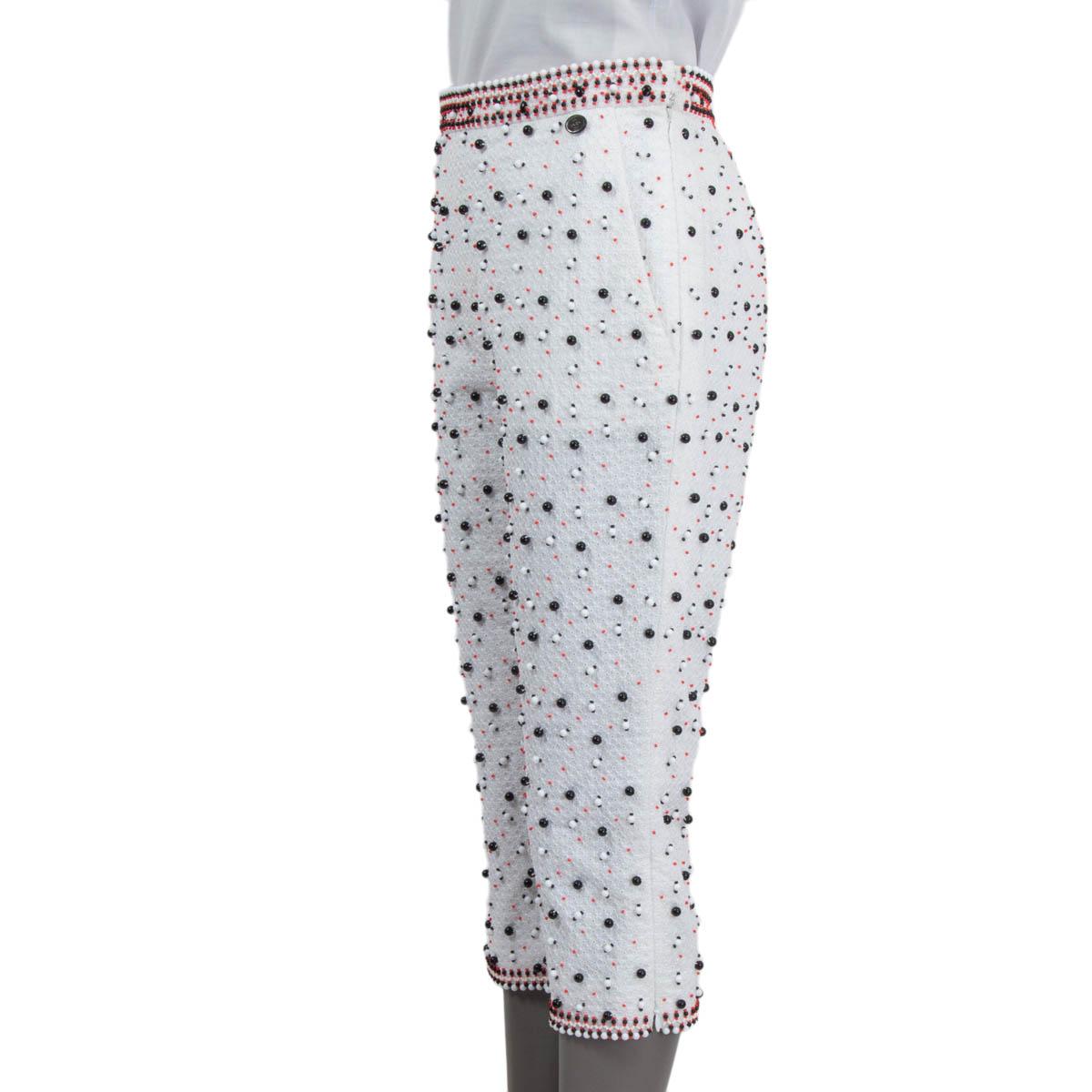Women's CHANEL white cotton 2019 19C LA PAUSA BEADED CAPRI CROPPED Pants 38 S For Sale