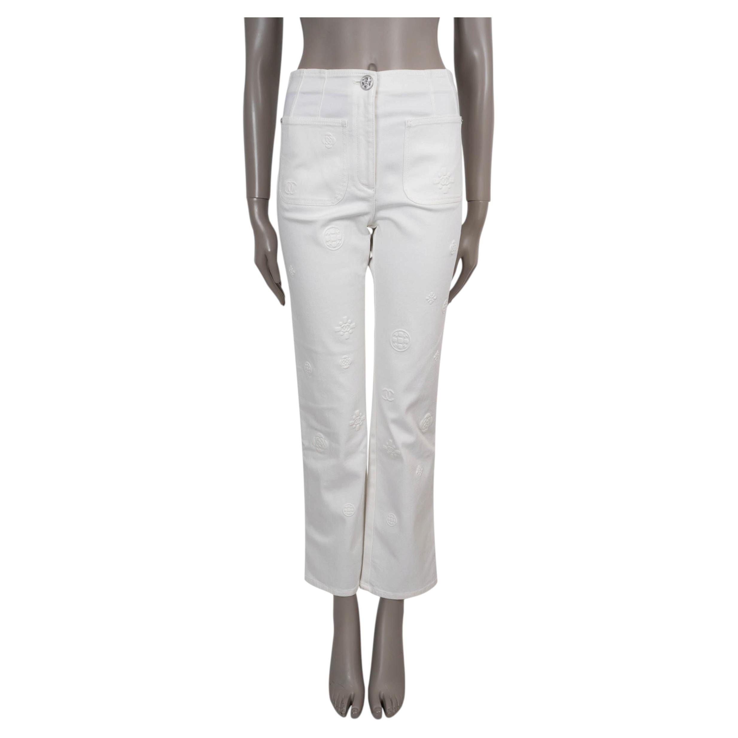 Pantalones vaqueros rectos de algodón blanco de CHANEL, con el logotipo en relieve, 21P, talla 36 XS