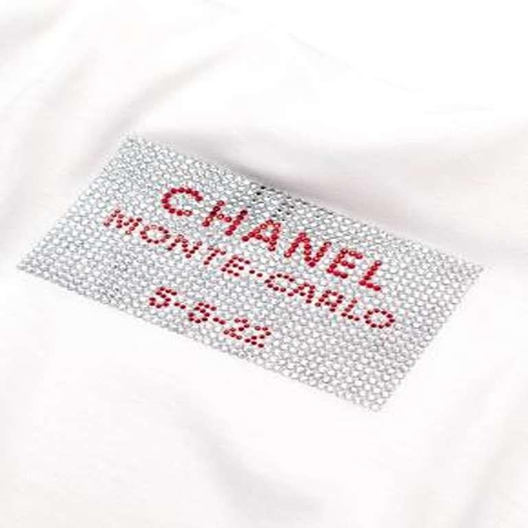 Chanel white cotton jersey crystal embellished Monte Carlo T-shirt

- VIP sample item
- White cotton jersey, classic cut T-shirt with crystal-embellished front panel featuring the date of the 2022 Monte Carlo show

Materials
Cotton 
Crystal

Made in