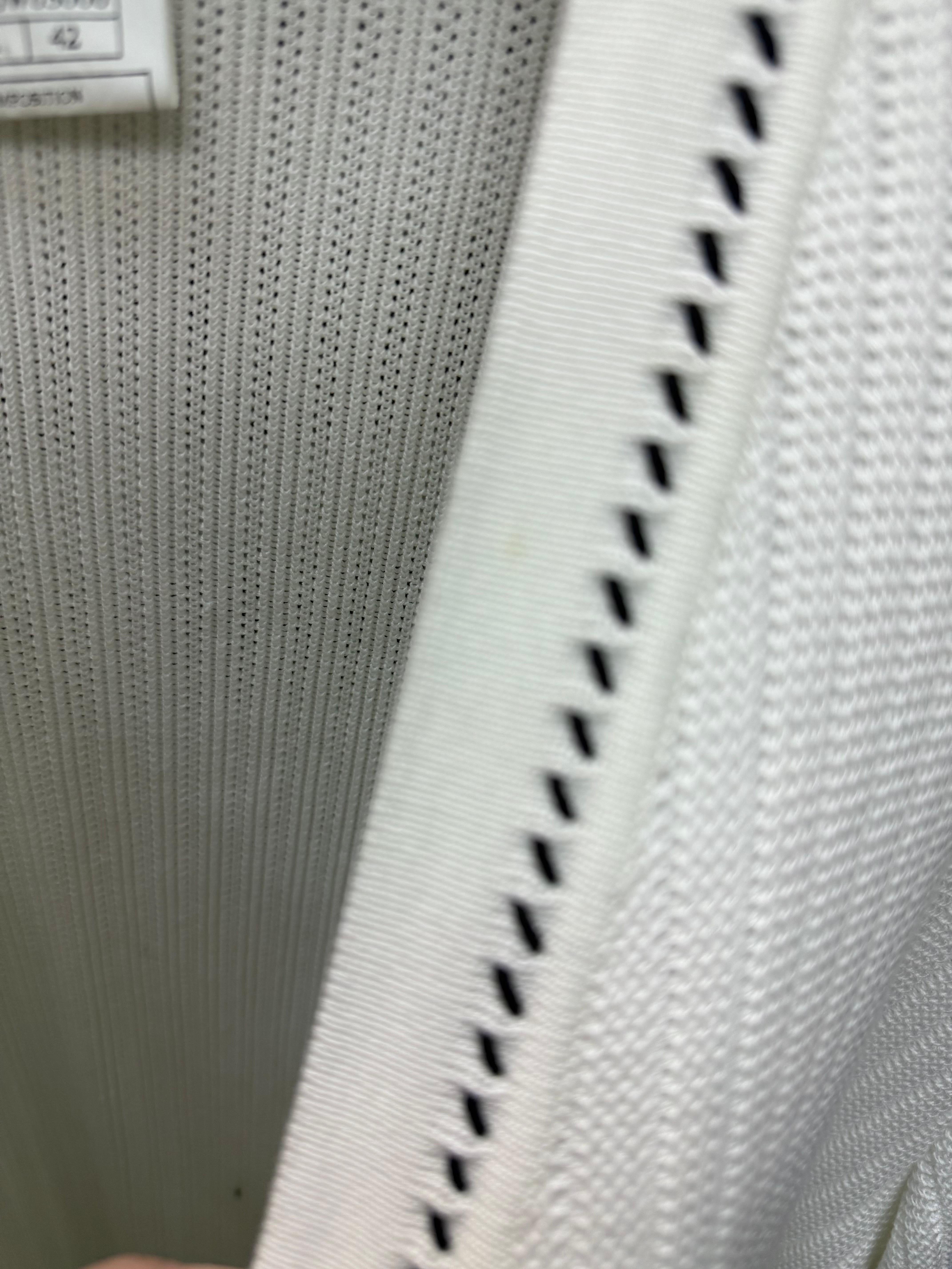 Chanel Weiße langärmlige Strickjacke aus Baumwollstrick mit langen Ärmeln im Angebot 5