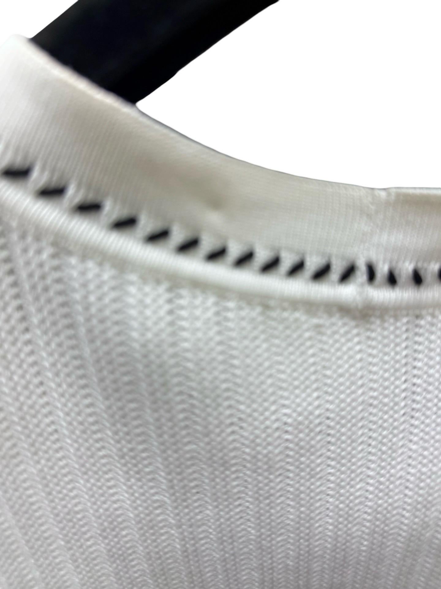Chanel Weiße langärmlige Strickjacke aus Baumwollstrick mit langen Ärmeln im Angebot 4