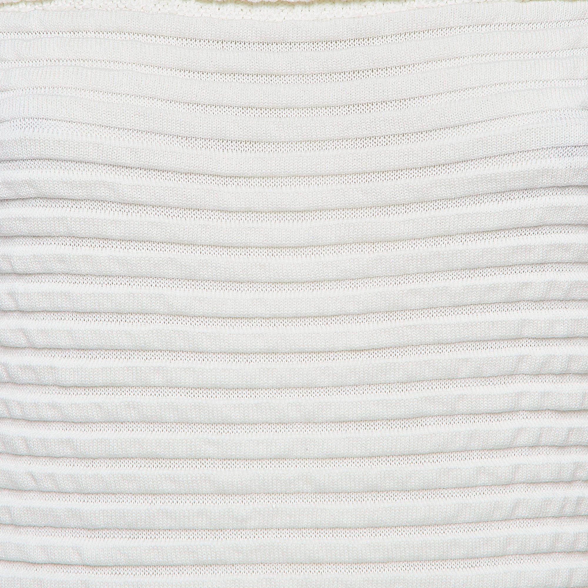 Chanel Weißes Baumwoll-Rippstrick-Midikleid mit Schulterpartie L im Angebot 1
