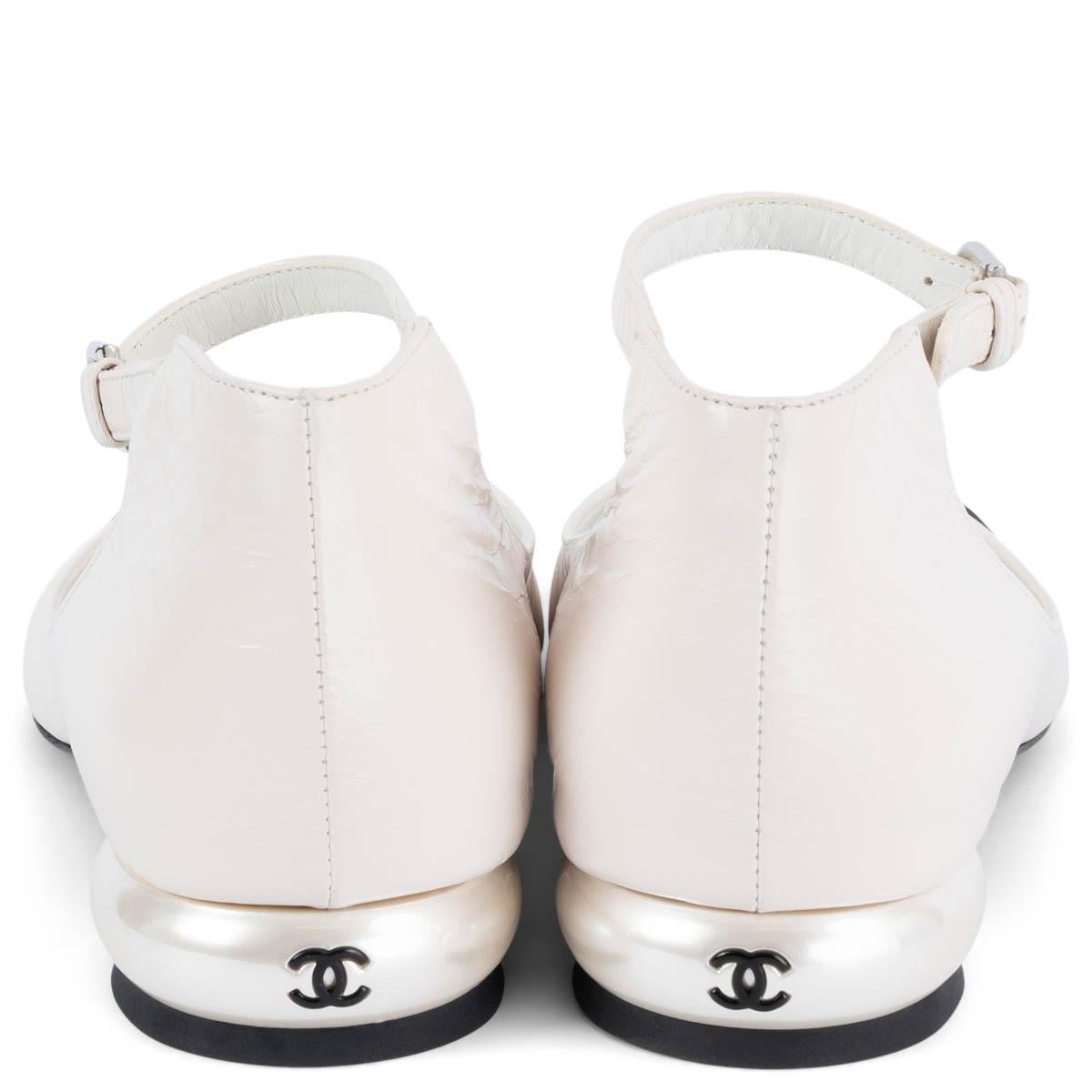 CHANEL Chausssures plates en cuir blanc froissé 2022 22B MARY JANE 38,5 1