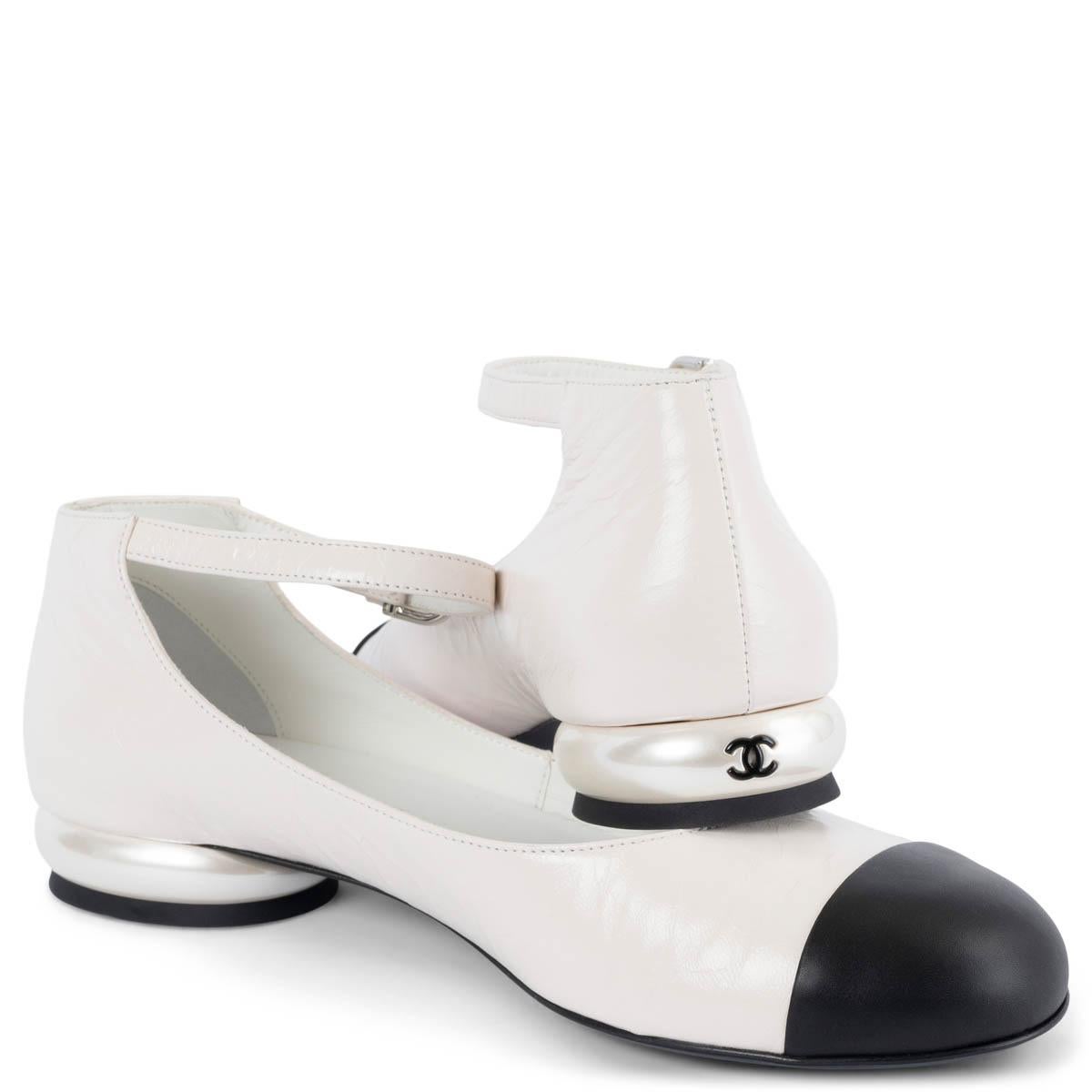 CHANEL Chausssures plates en cuir blanc froissé 2022 22B MARY JANE 38,5 3