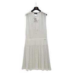 Chanel Weißes gehäkeltes Kleid mit Tailleband