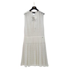 Robe à ceinture en crochet blanc Chanel