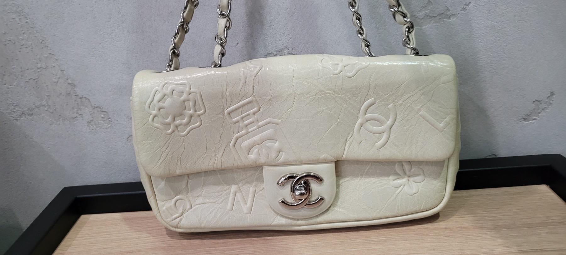Chanel White Embossed Leather Precious Symbols Small Flap Bag

This Chanel White Leather Symbols Small Flap Bag is perfect if you are seeking something chic and luxurious to hold all of your girl essentials. It features gorgeous leather with