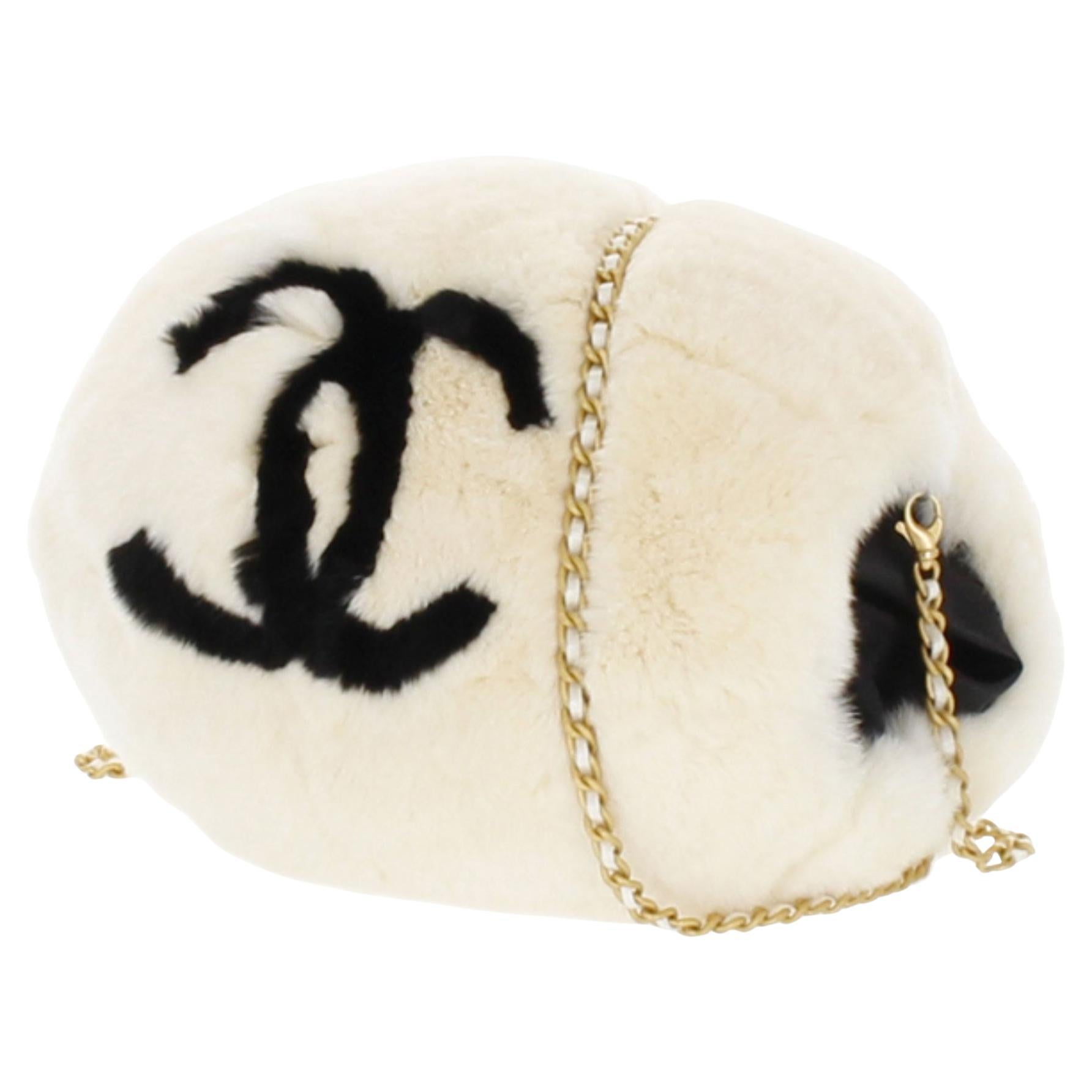 Manguito Crossbody CC Logo Chanel Piel Blanco