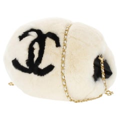 Chanel Weißer Pelz CC Logo Umhängetasche mit Umhängetasche