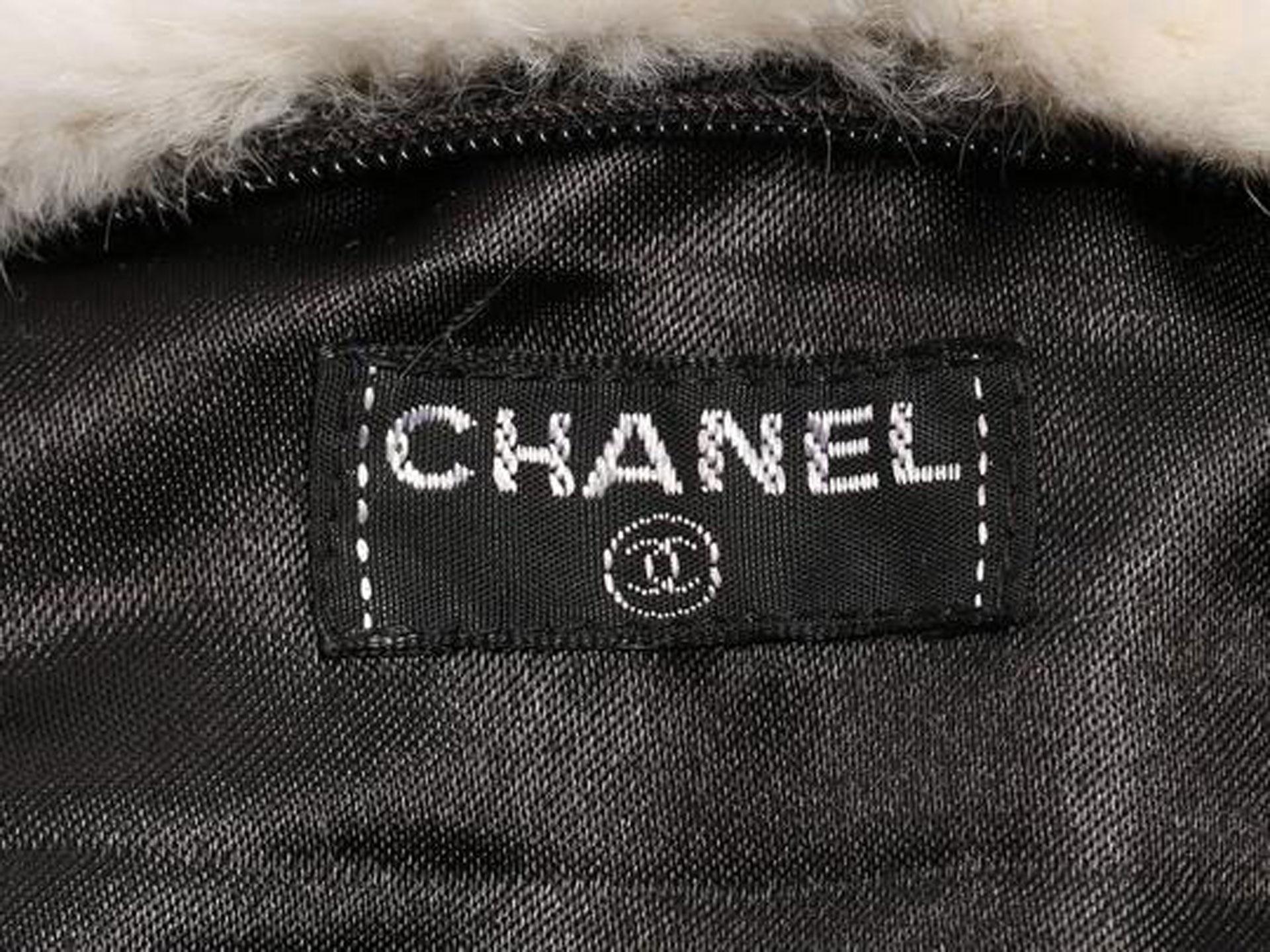 Chanel Weißes Fell CC Logo Muff Satchel im Angebot 9