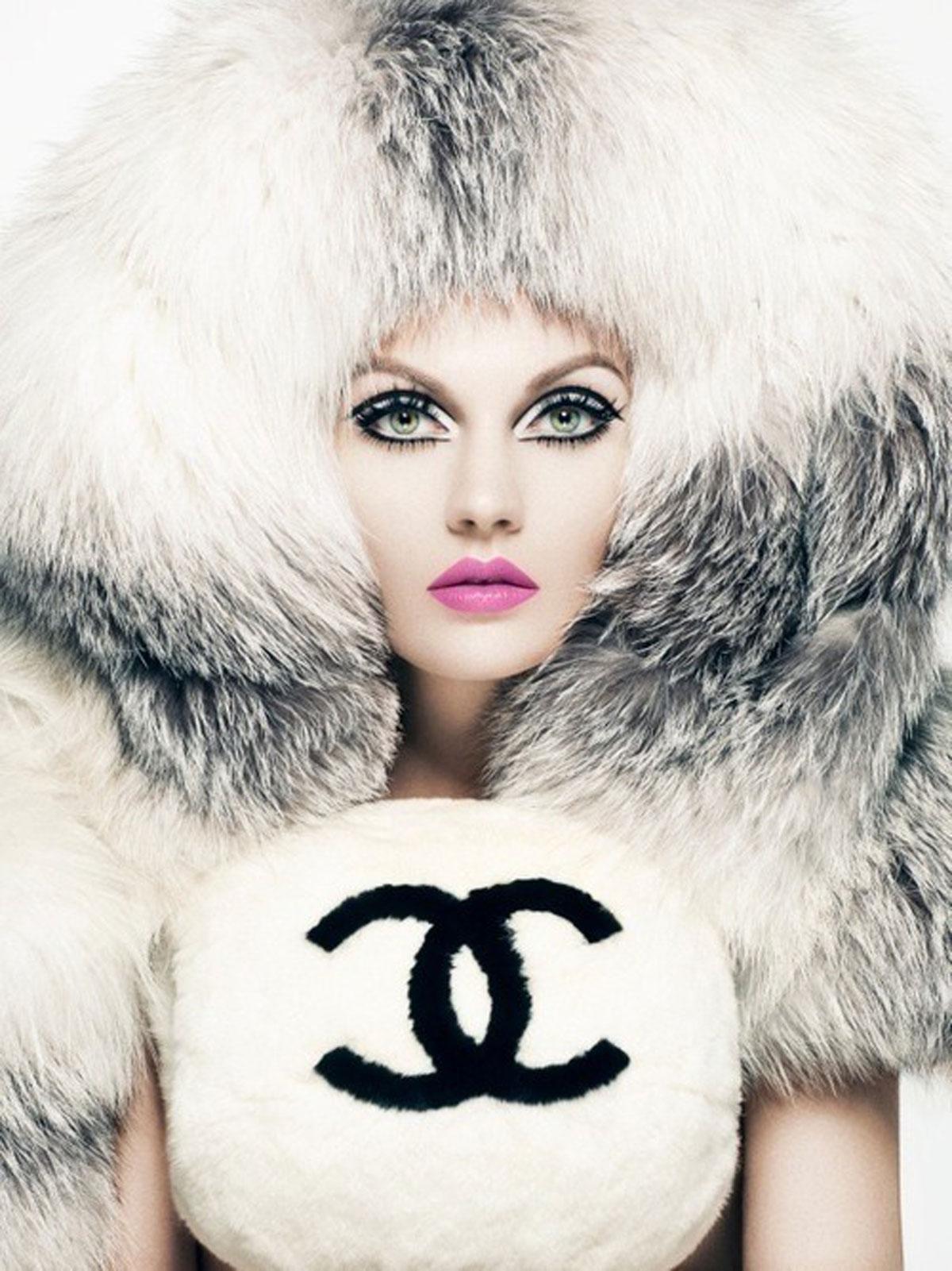 Sac à main Chanel en fourrure blanche avec logo CC Unisexe en vente