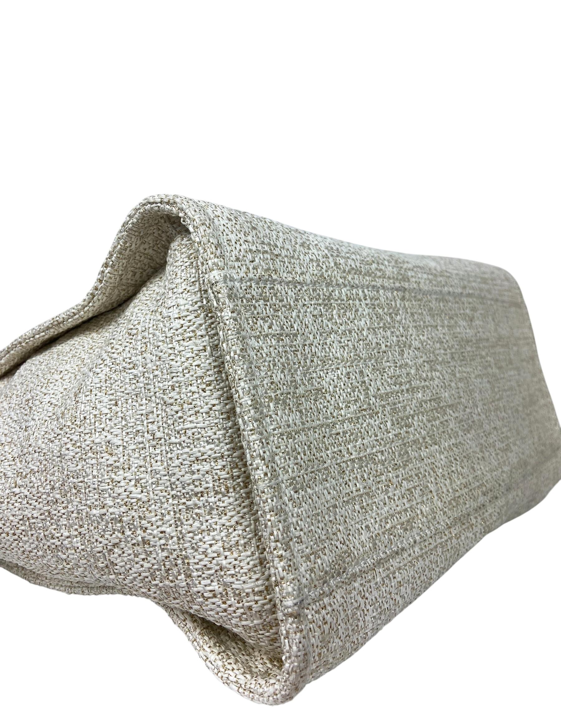 Donna Chanel Borsa media Deauville in tela lurex bianco/oro in vendita