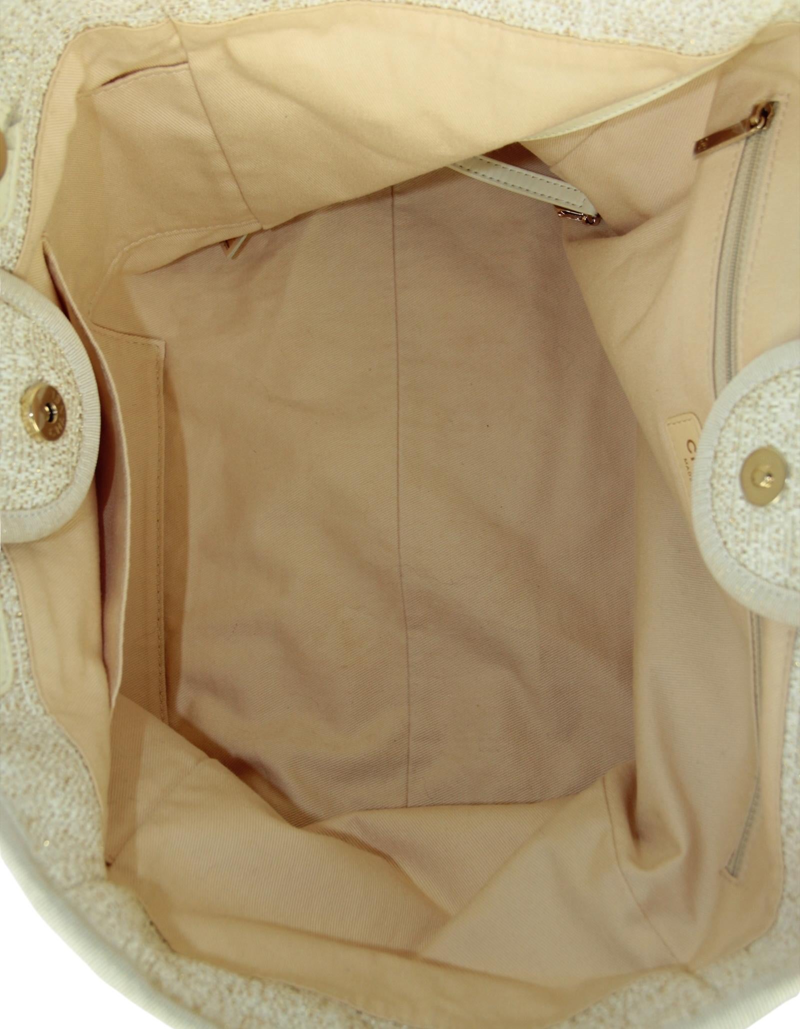 Chanel Borsa media Deauville in tela lurex bianco/oro in vendita 2