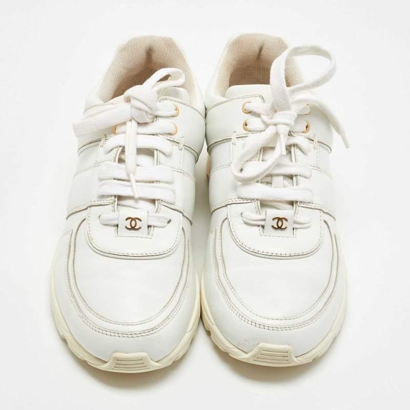 Women's Chanel White/Gold Leather Interlocking CC Low Top Sneakers Size 39 For Sale