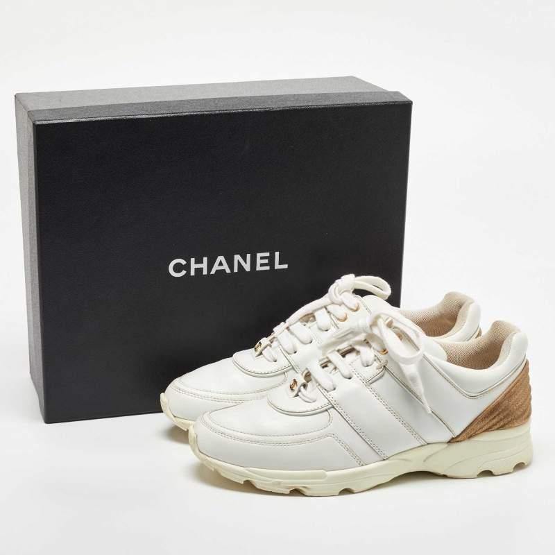 Chanel White/Gold Leather Interlocking CC Low Top Sneakers Size 39 For Sale 5