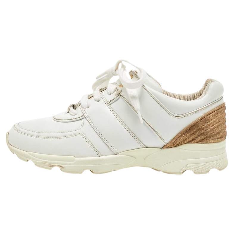 Chanel White/Gold Leather Interlocking CC Low Top Sneakers Size 39 For Sale