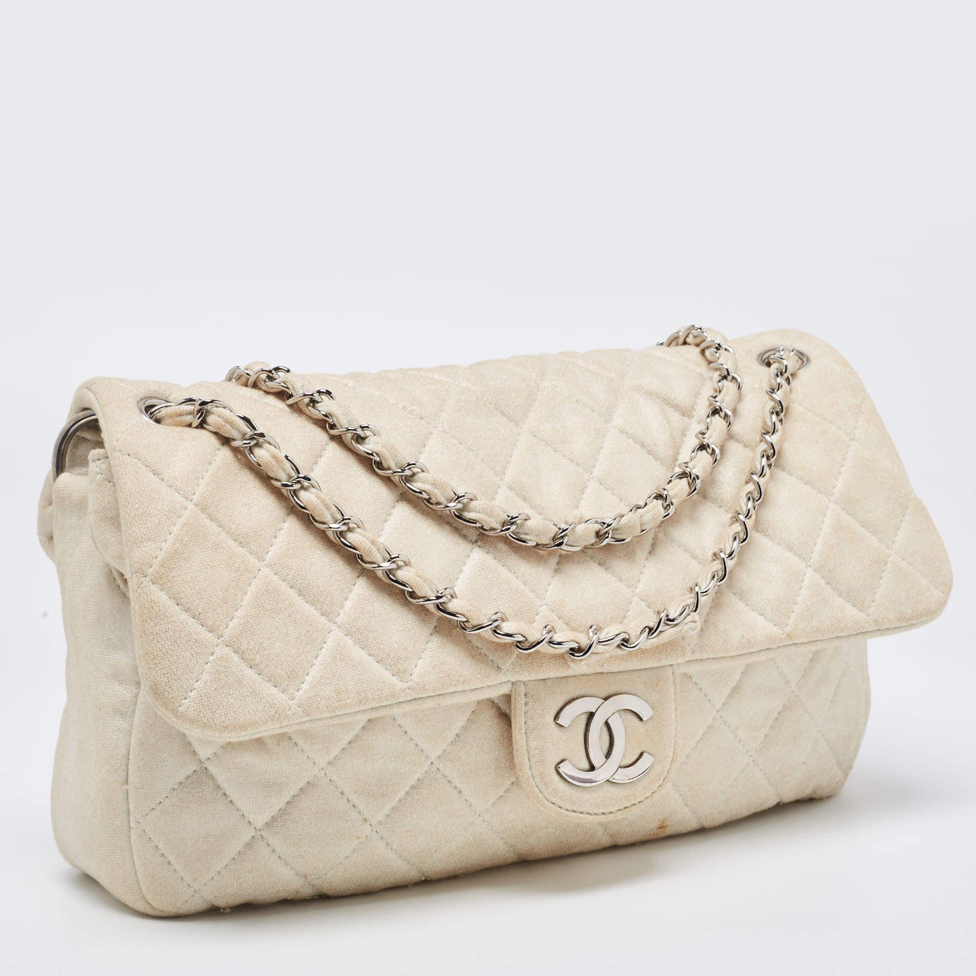 Chanel White/Gold Quilted Jersey CC Flap Bag In Fair Condition For Sale In Dubai, Al Qouz 2