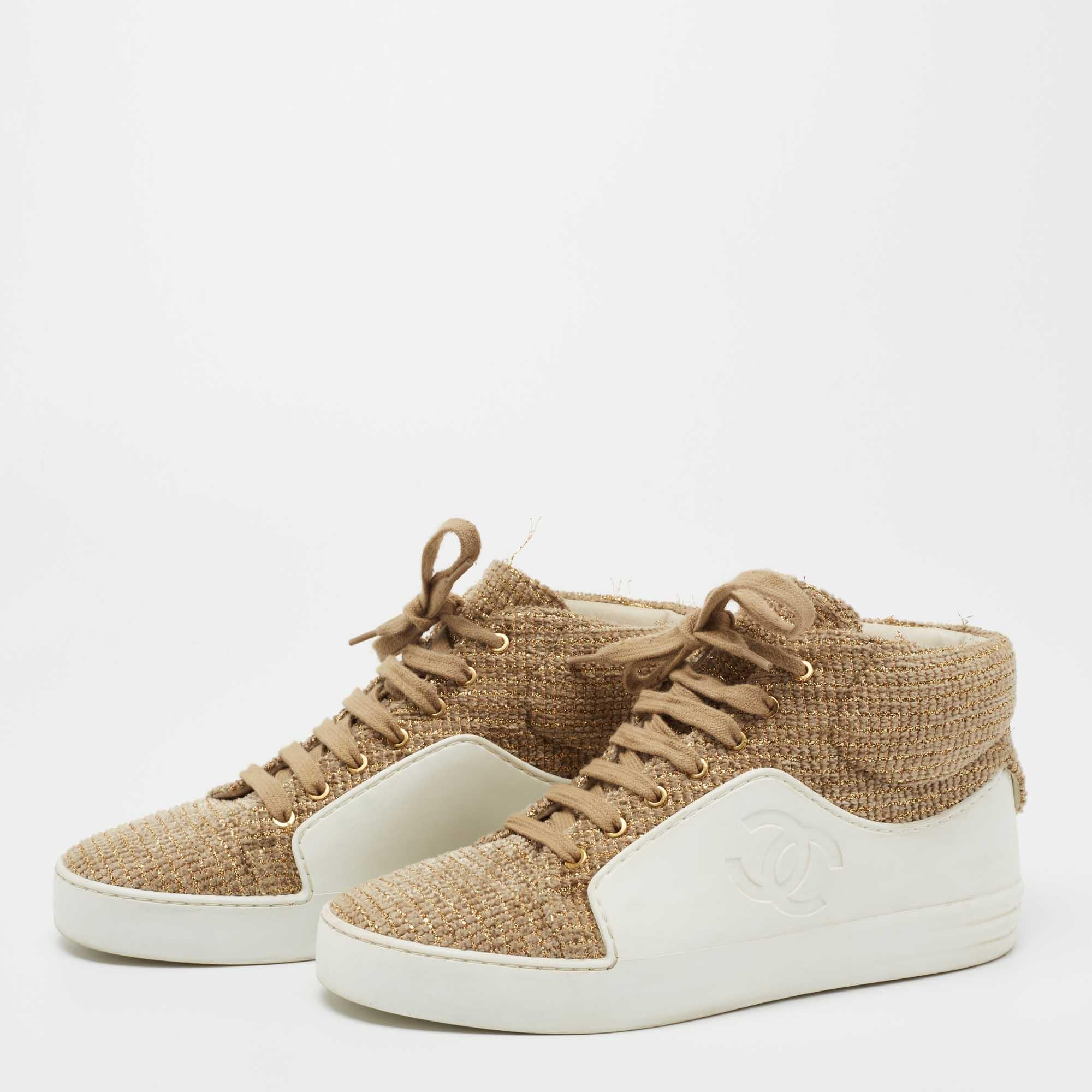 These designer sneakers represent the idea of comfortable fashion. They are crafted from high-quality materials and designed with nothing but style. A perfect fit for all casual occasions, these sneakers will spruce up any look effortlessly.

