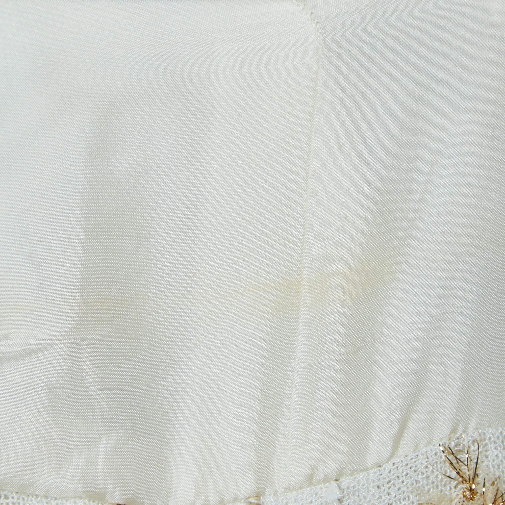 Chanel White/Gold Tweed Mini Skirt M In Excellent Condition In Dubai, Al Qouz 2