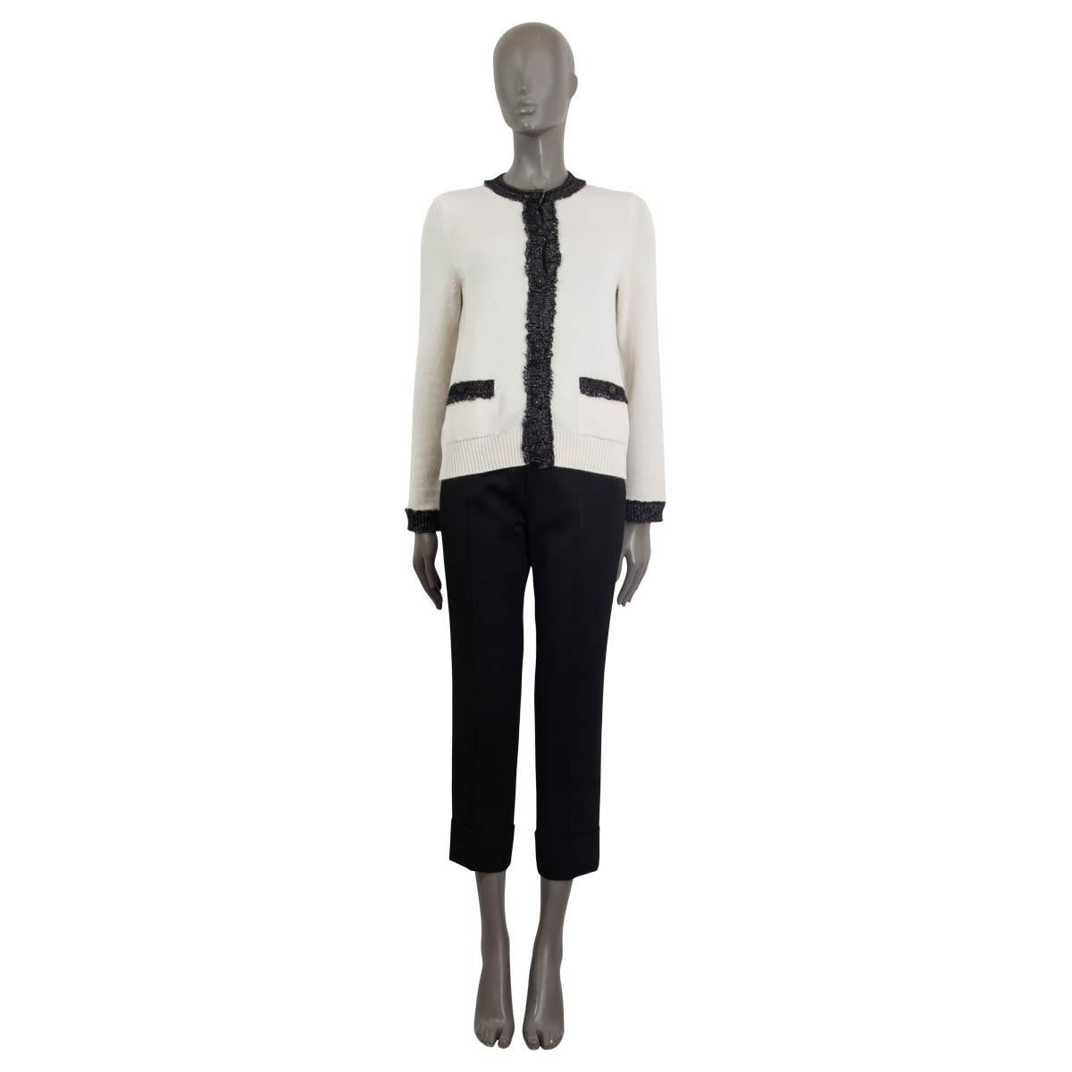 100% authentic Chanel knitted long sleeve cardigan in off-white cashmere (92%), silk (5%) and polyester (3%). Cruise 2019 collection. Comes with a charcoal button facing, collar and cuffs. Embellished with two faux pockets on the front. Opens with