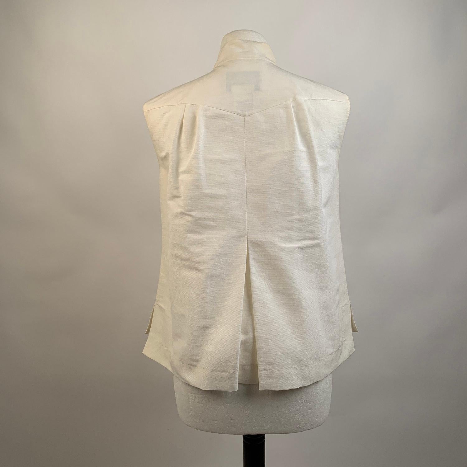 Chanel White GrosGrain Vest Sleeveless Top with Bow Size 36 In Excellent Condition In Rome, Rome