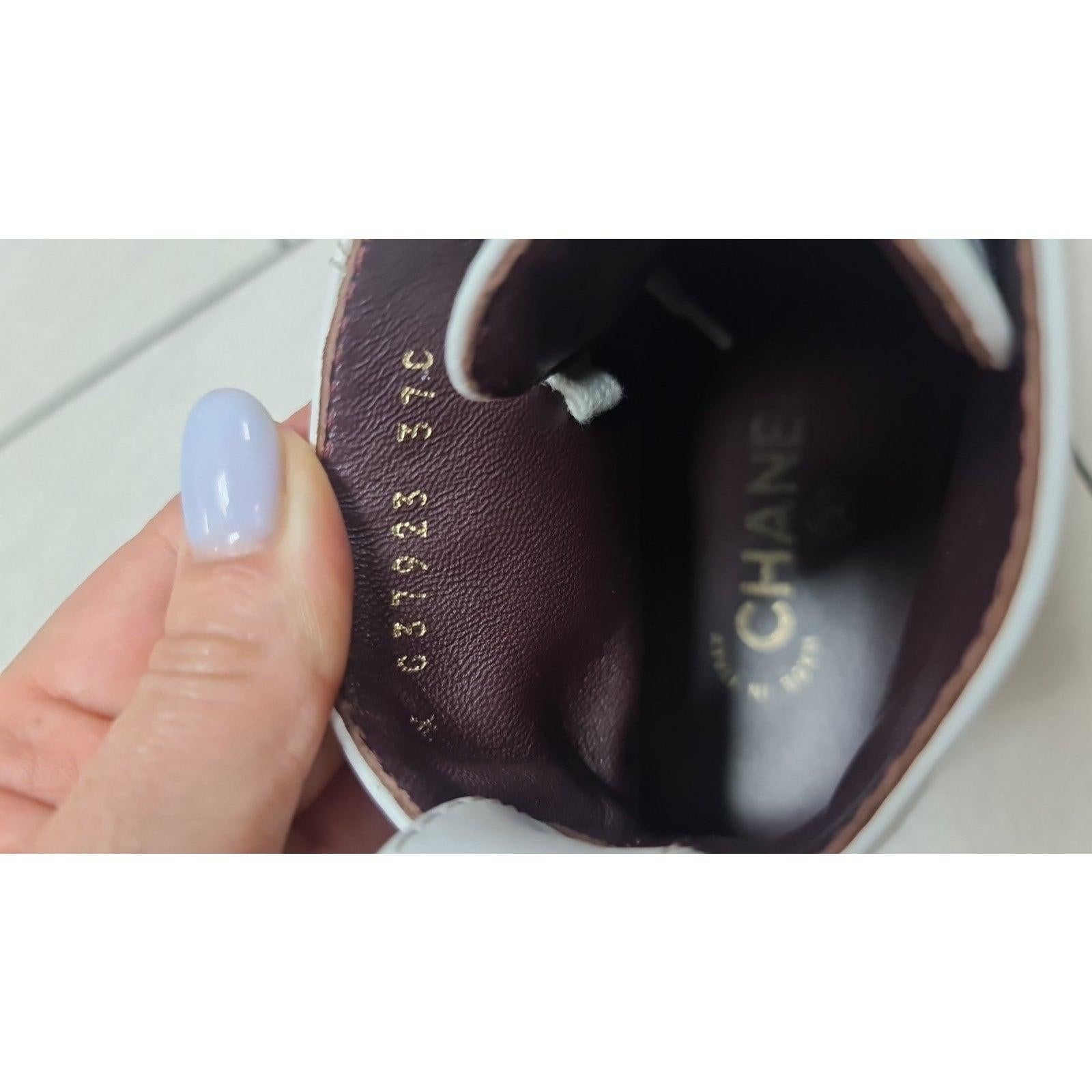 Chanel White High-top leather Sneakers  Sz.37 For Sale 3