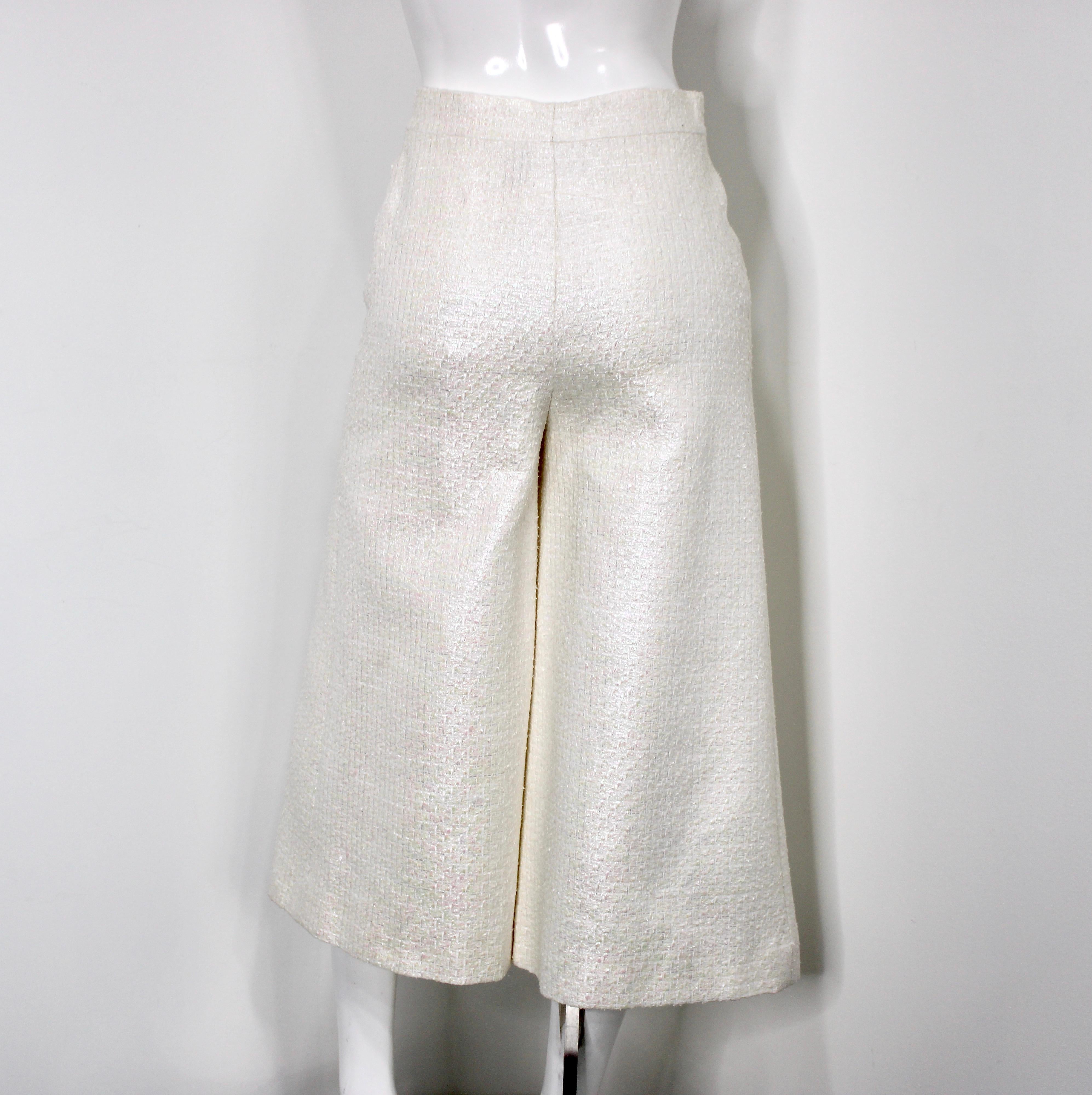 Chanel - Pantalon large en tweed irisé blanc en vente 3