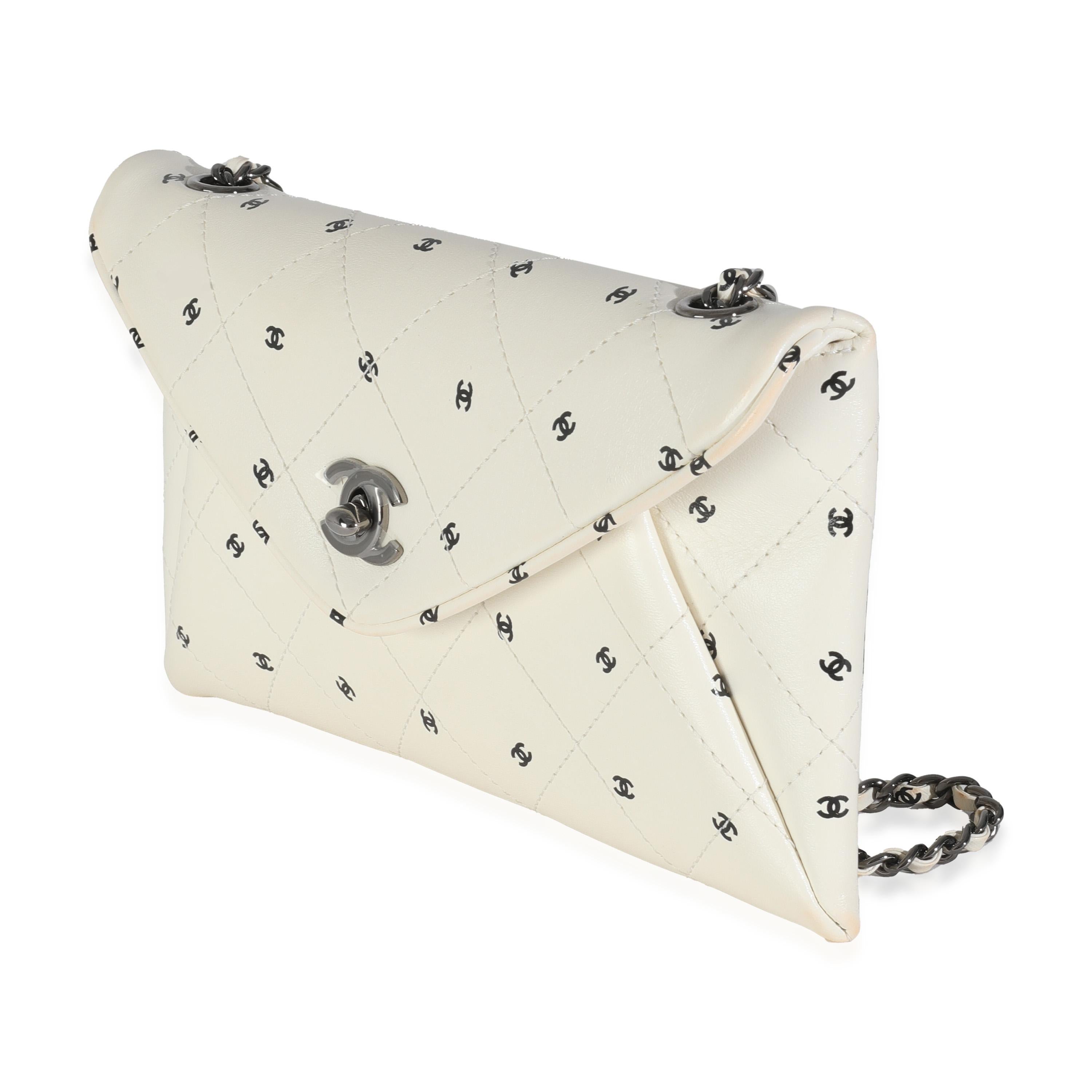 Women's or Men's Chanel White Lambskin CC Logo Envelope Clutch With Chain For Sale