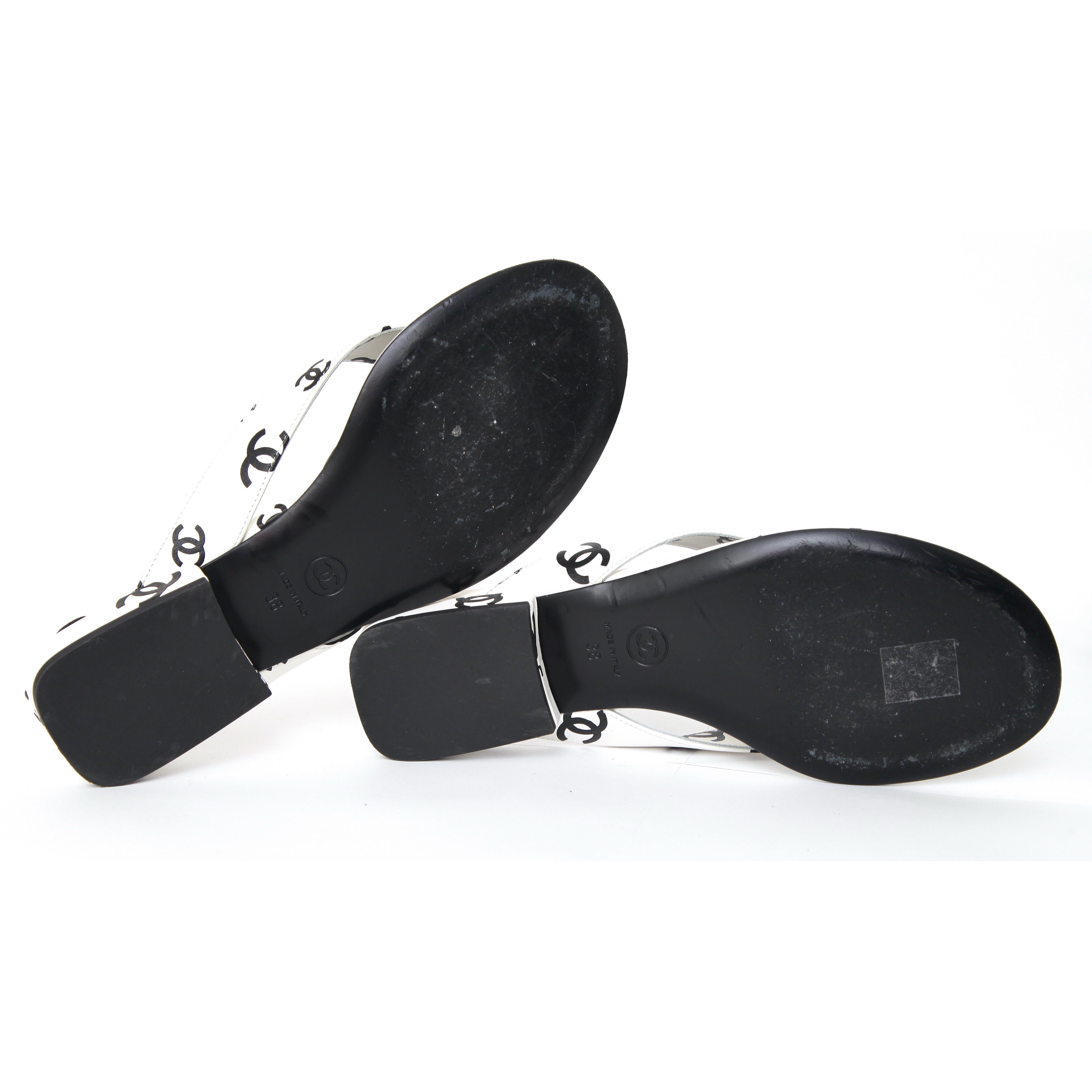 CHANEL White Lambskin Leather Slide Thong Sandals Black CC Logo Sz 38 22S 5