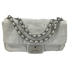 CHANEL Blanc Lambskin Medium Mademoiselle Lock  Sac à bandoulière Igloo