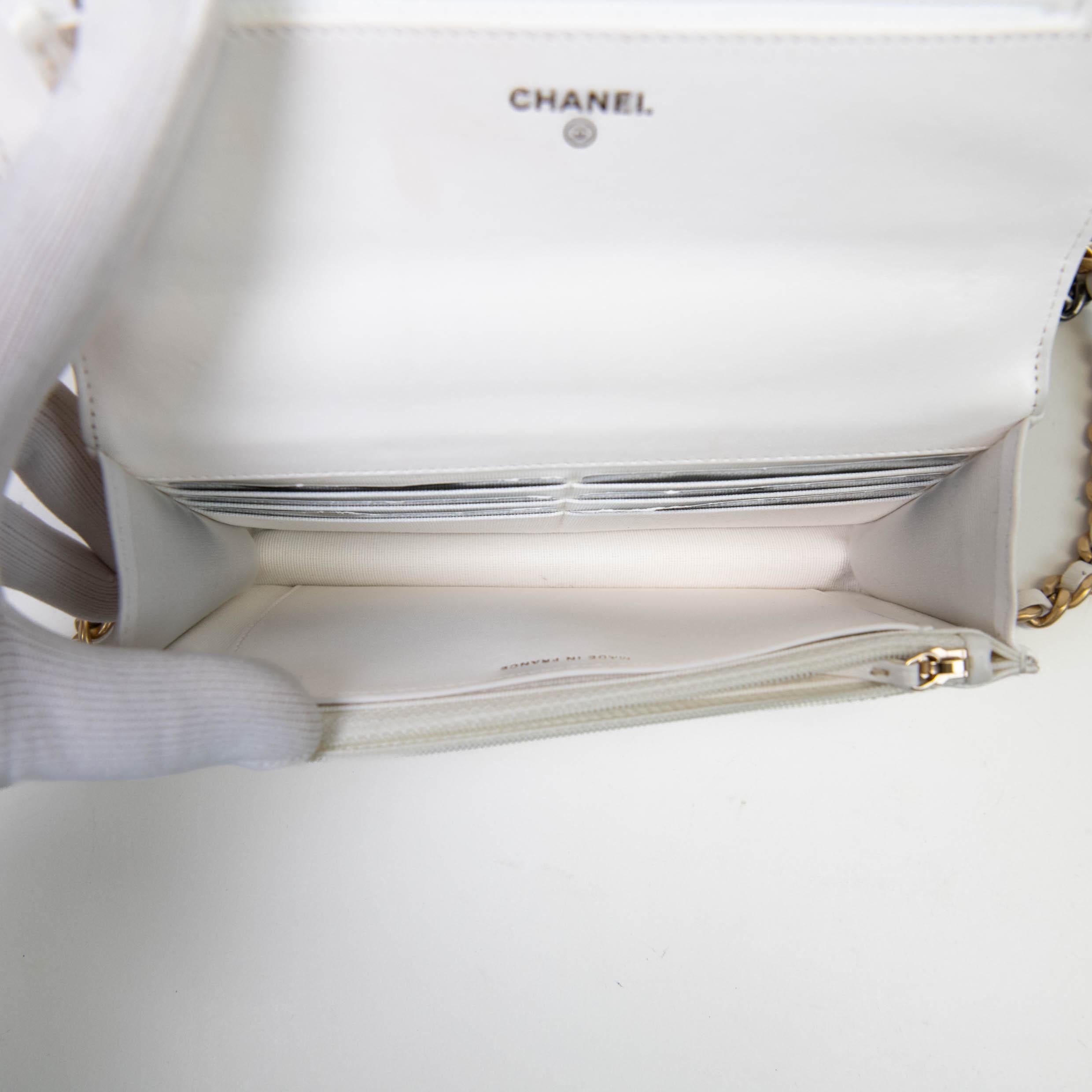 Chanel White Lambskin Quilted Chanel 19 Wallet On Chain For Sale 2