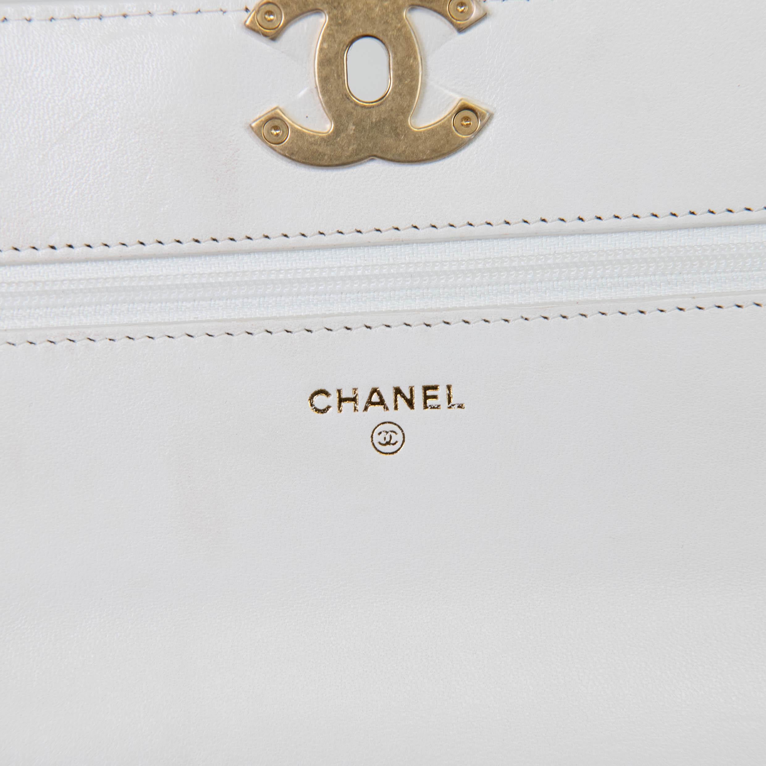 Chanel White Lambskin Quilted Chanel 19 Wallet On Chain For Sale 3