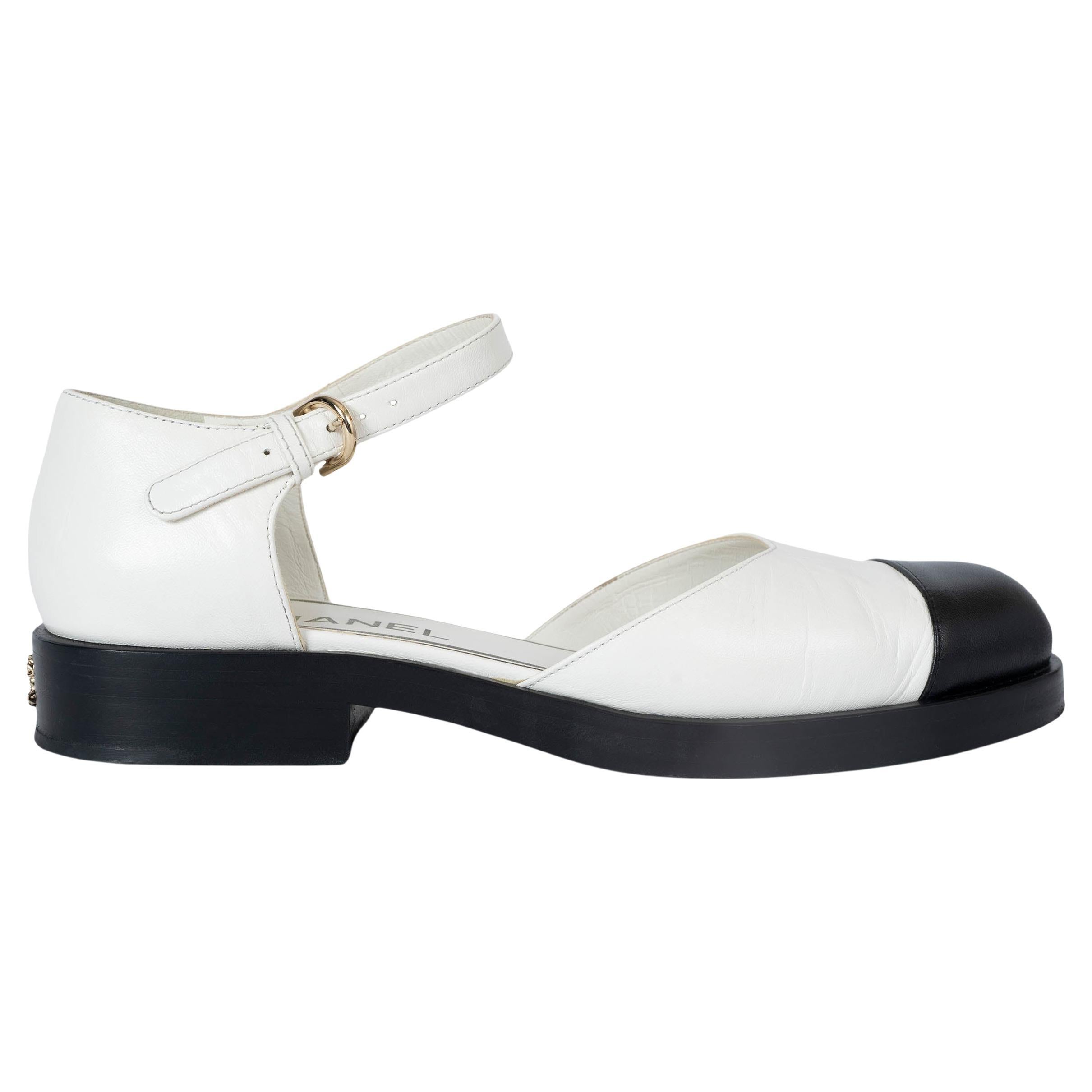 Chanel in pelle bianca 23P MARY JANE Flats Scarpe 38.5 in vendita