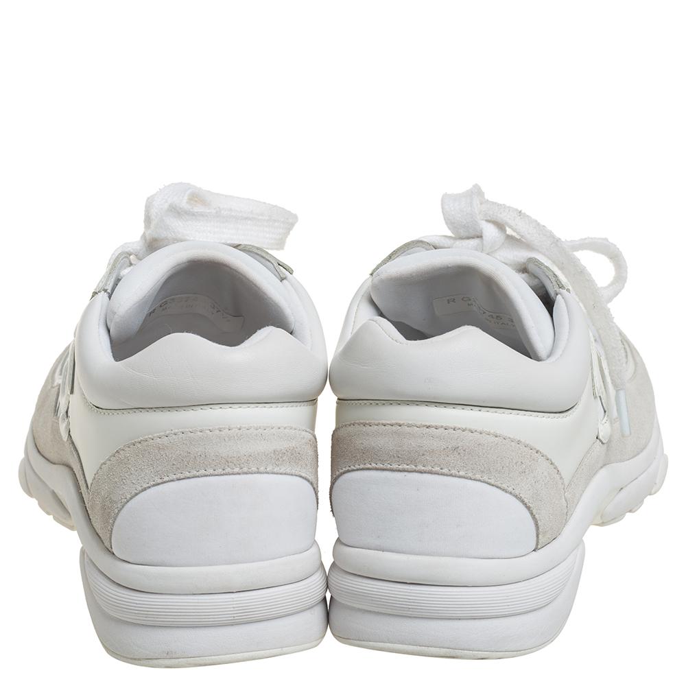 Chanel White Leather And Neoprene CC Low Top Sneakers Size 37.5 In Good Condition In Dubai, Al Qouz 2