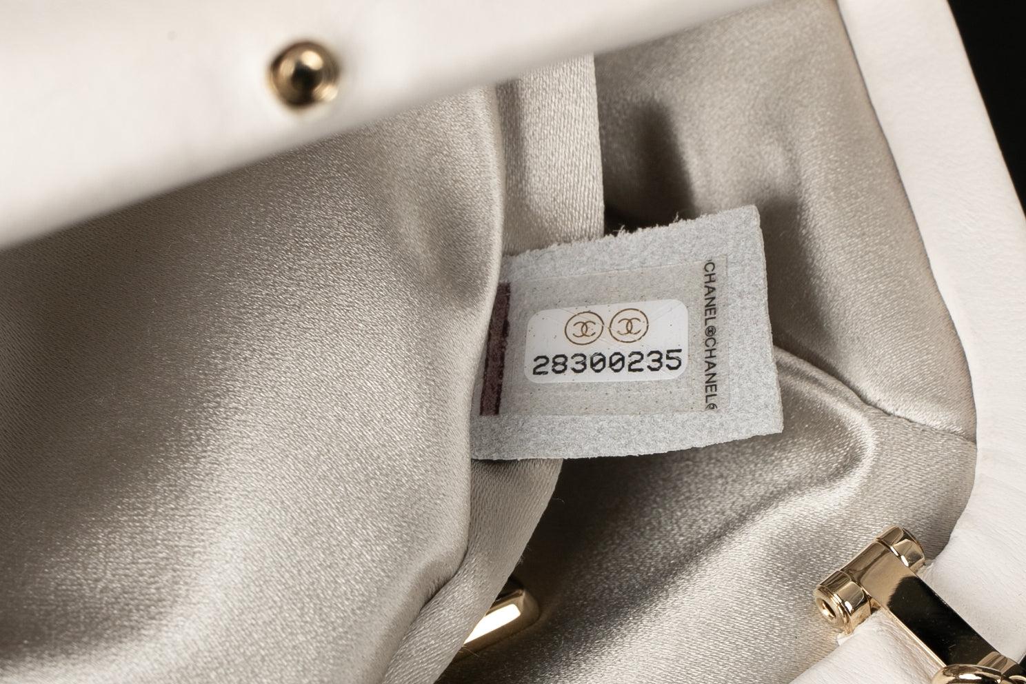 Chanel, weiße Ledertasche, weiß, 2019 im Angebot 4