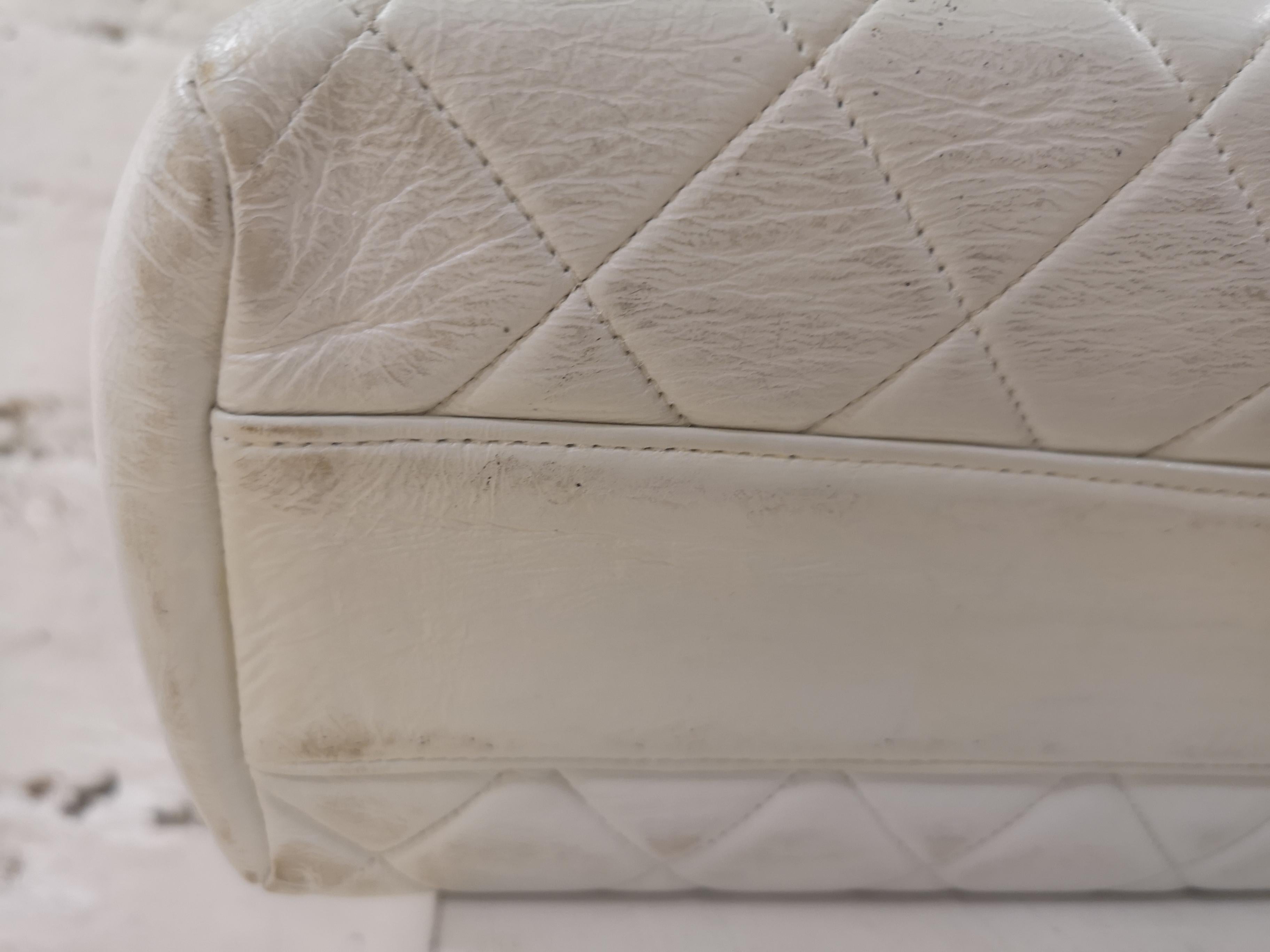 Women's Chanel white leather black hardwared CC shoulder bag