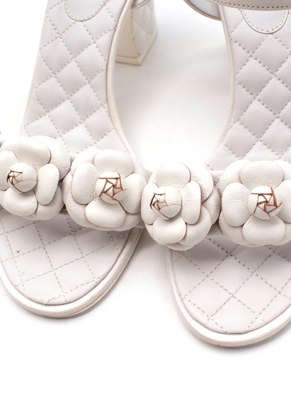 Chanel White Leather Block Heel Sandals - Size 37 For Sale 1