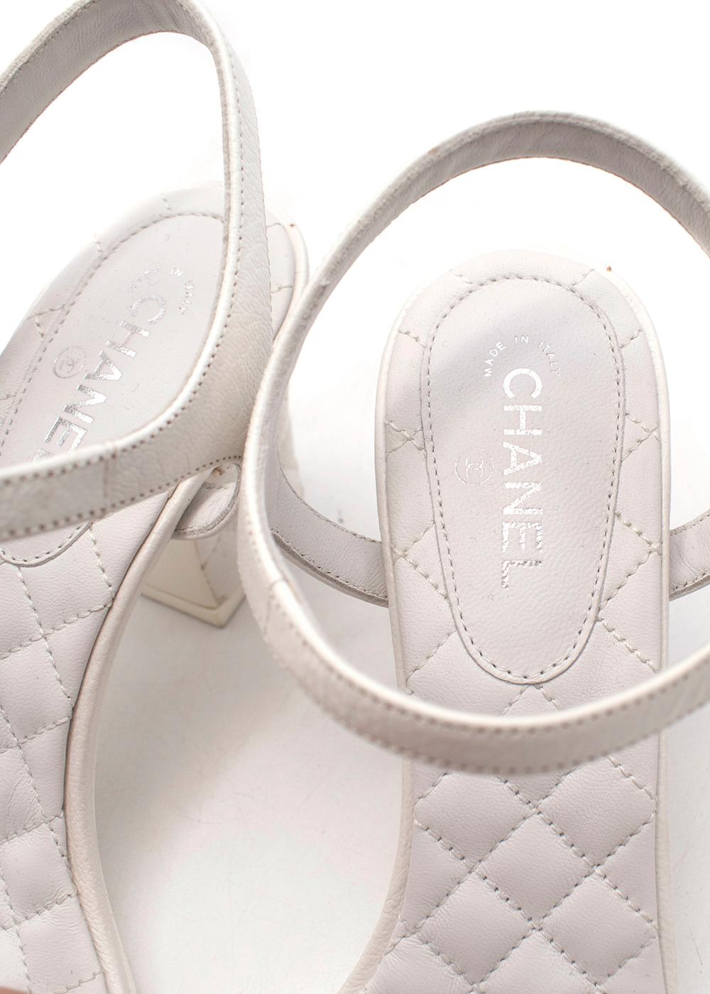 Chanel White Leather Block Heel Sandals - Size 37 For Sale 2