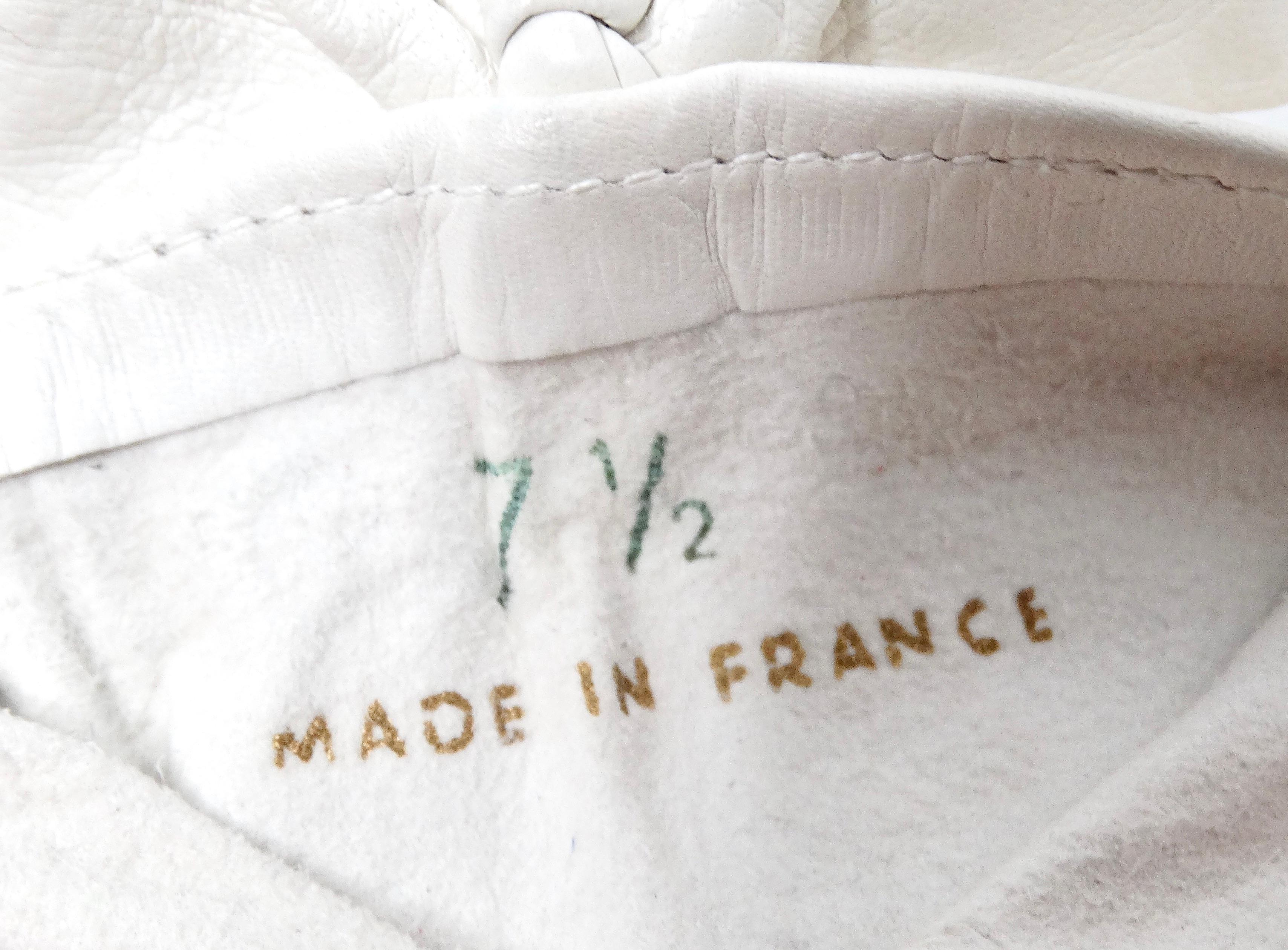 Chanel White Leather Bow Detailed Gloves circa 1990s For Sale 7