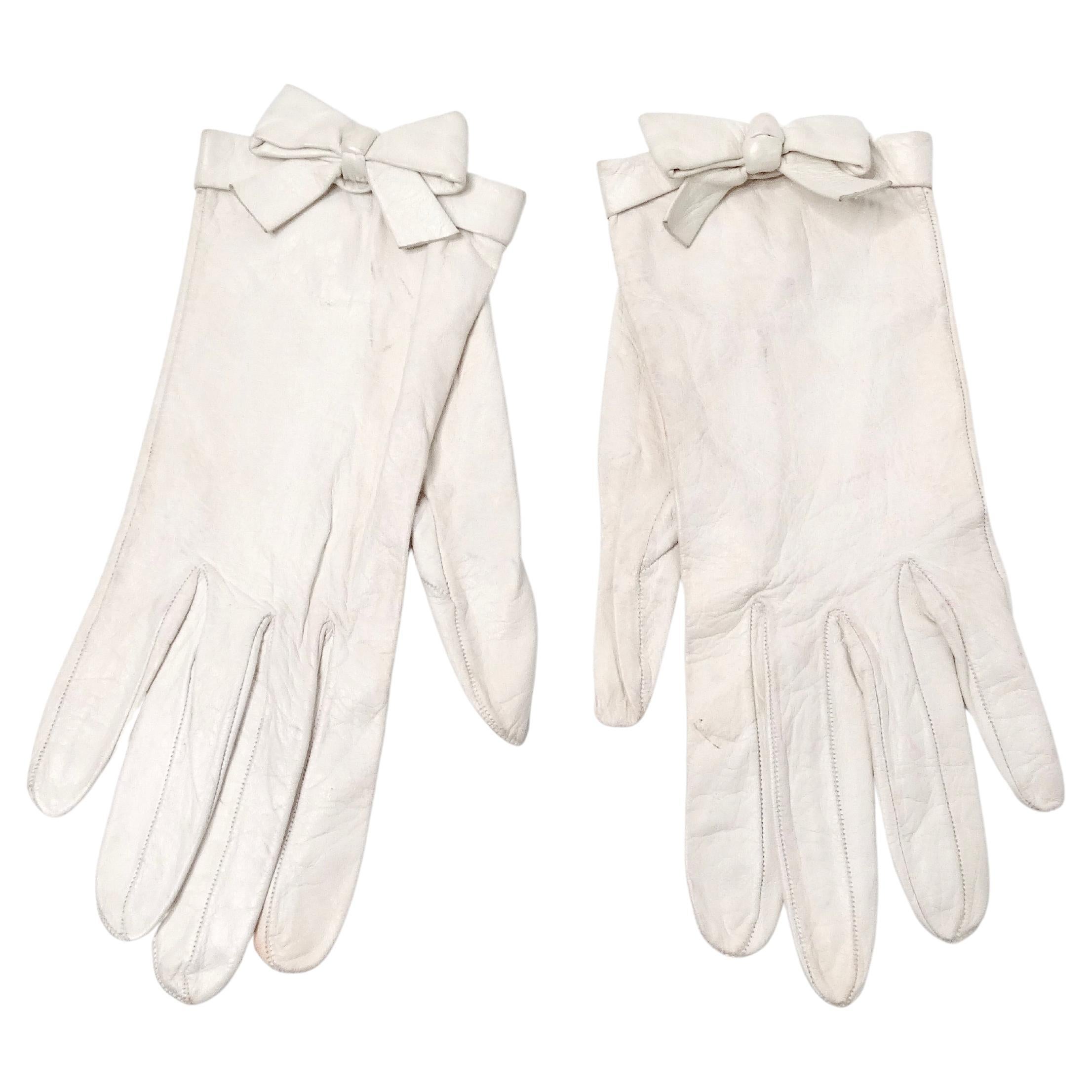 Chanel White Leather Bow Detailed Gloves circa 1990s For Sale