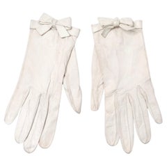 Chanel White Leather Bow Detailed Gloves circa 1990s